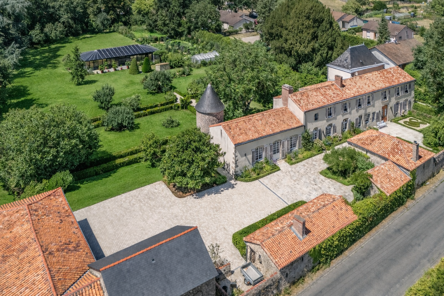luxury house 16 Rooms for sale on BRESSUIRE (79300)
