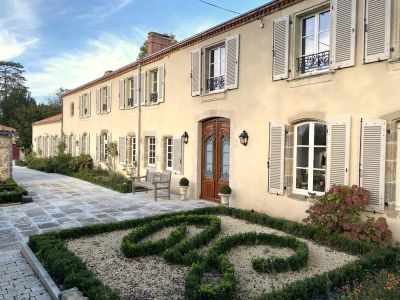 Sale Luxury house Bressuire 16&nbsp;Rooms 380&nbsp;m²