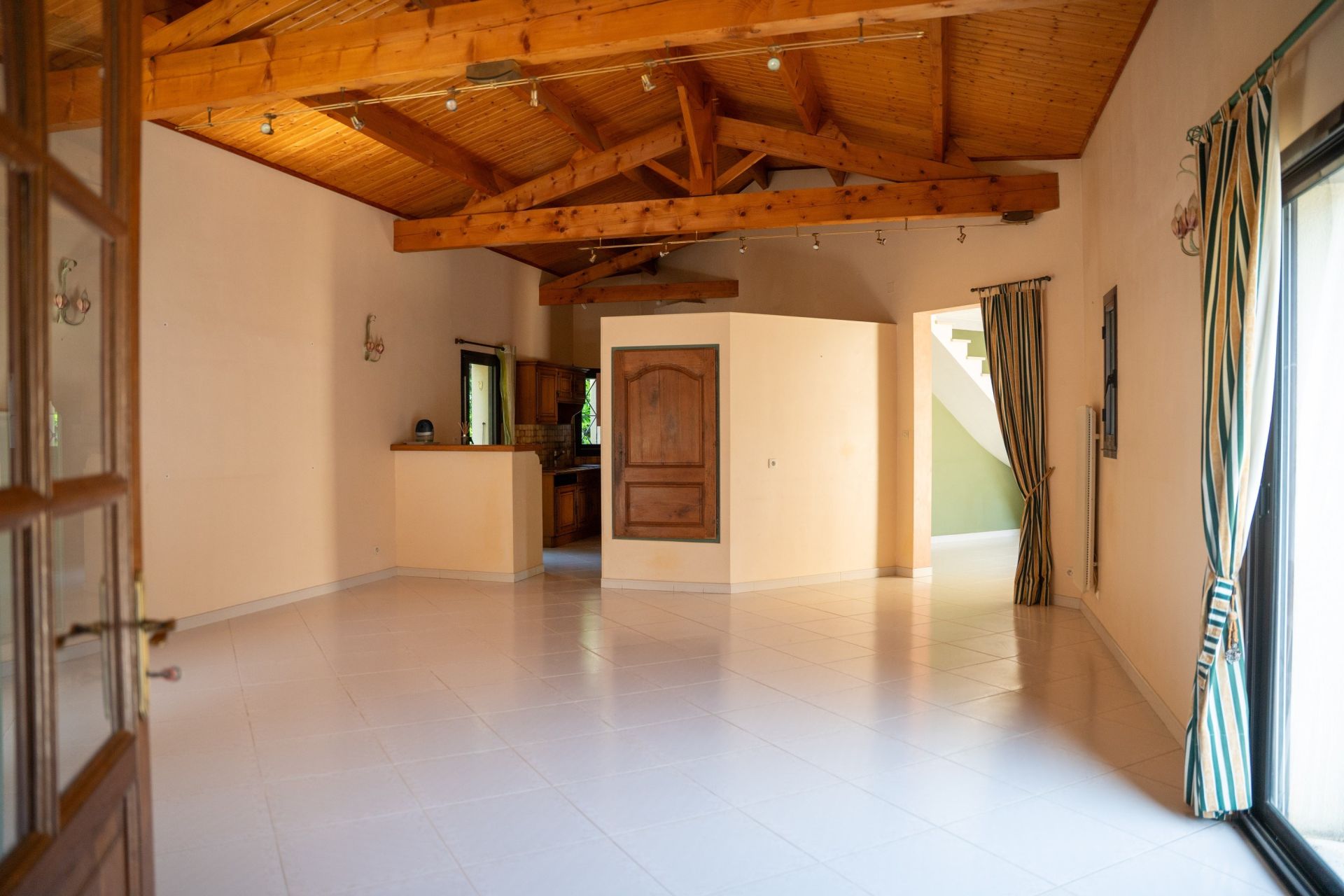 luxury house 7 Rooms for sale on LAGORD (17140)