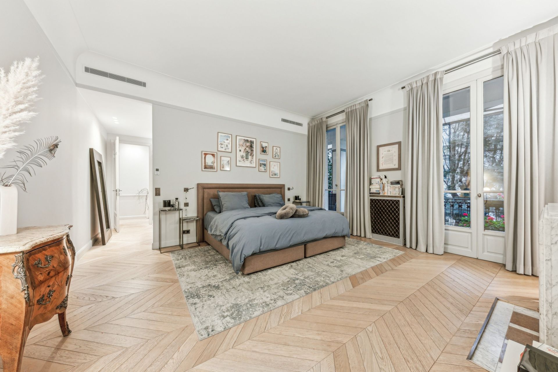 luxury apartment 7 Rooms for sale on PARIS (75016)