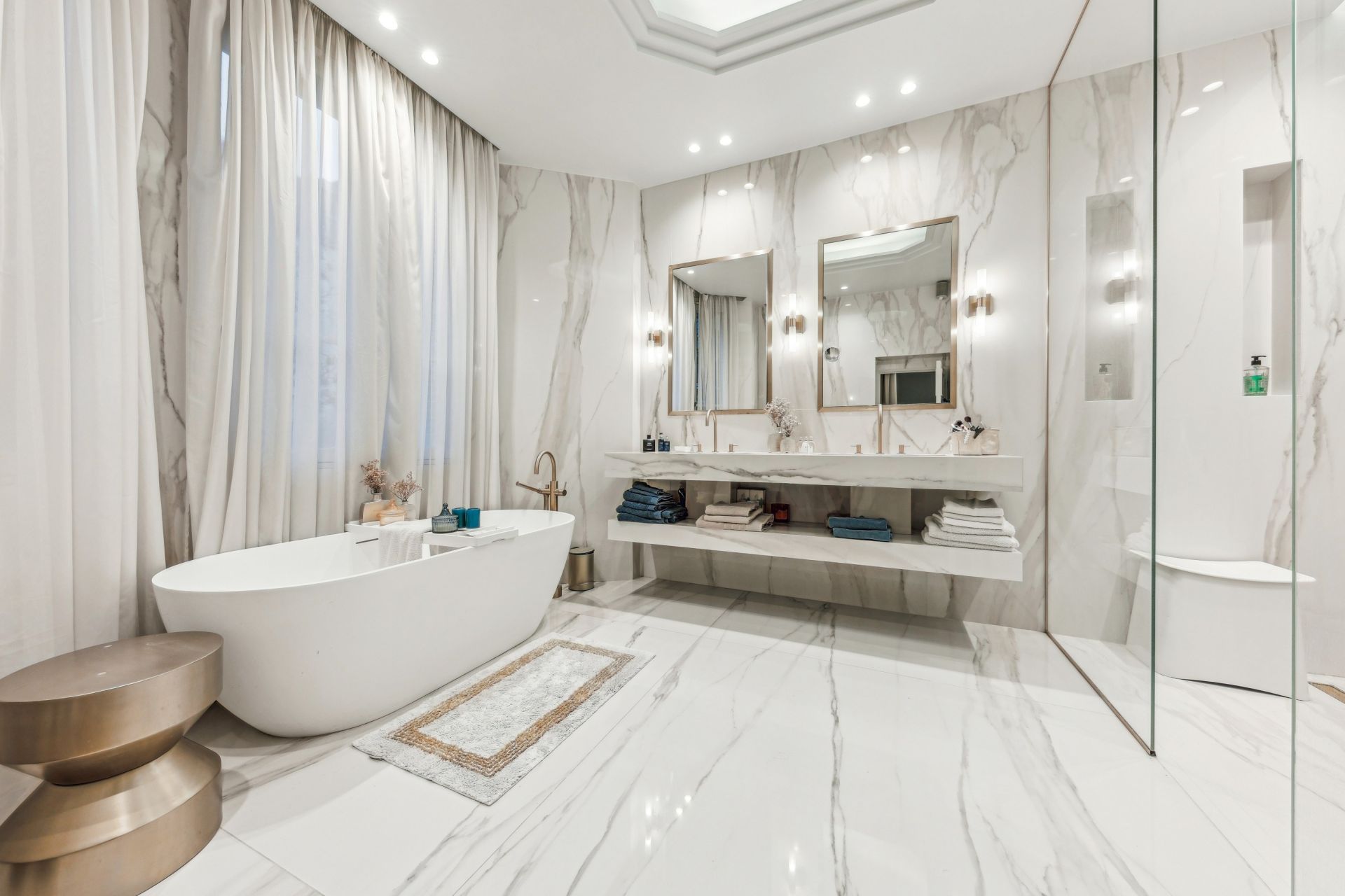 luxury apartment 7 Rooms for sale on PARIS (75016)