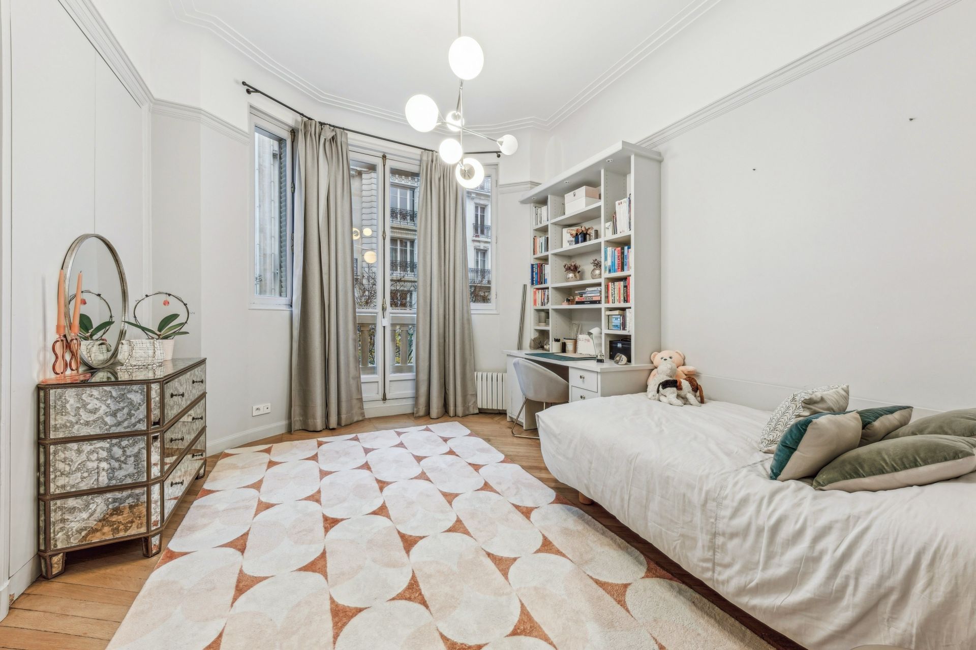 luxury apartment 7 Rooms for sale on PARIS (75016)