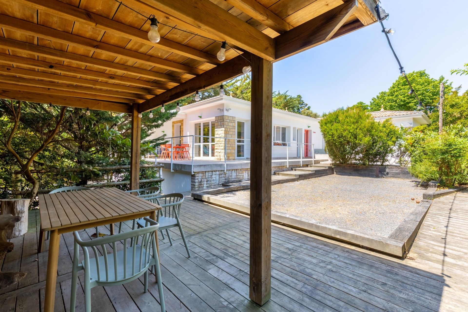 luxury house 6 Rooms for sale on ARCACHON (33120)