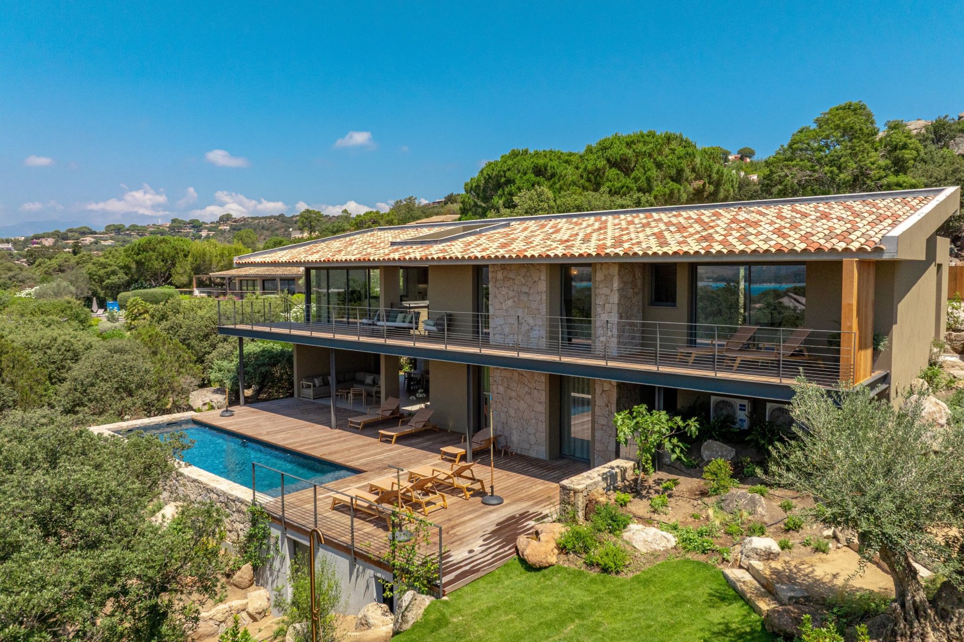 villa de luxe 6 Pièces en location saisonnière sur PORTO VECCHIO (20137)