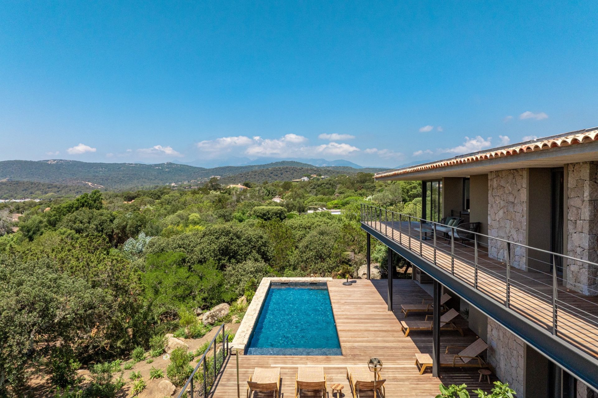 villa de luxe 6 Pièces en location saisonnière sur PORTO VECCHIO (20137)