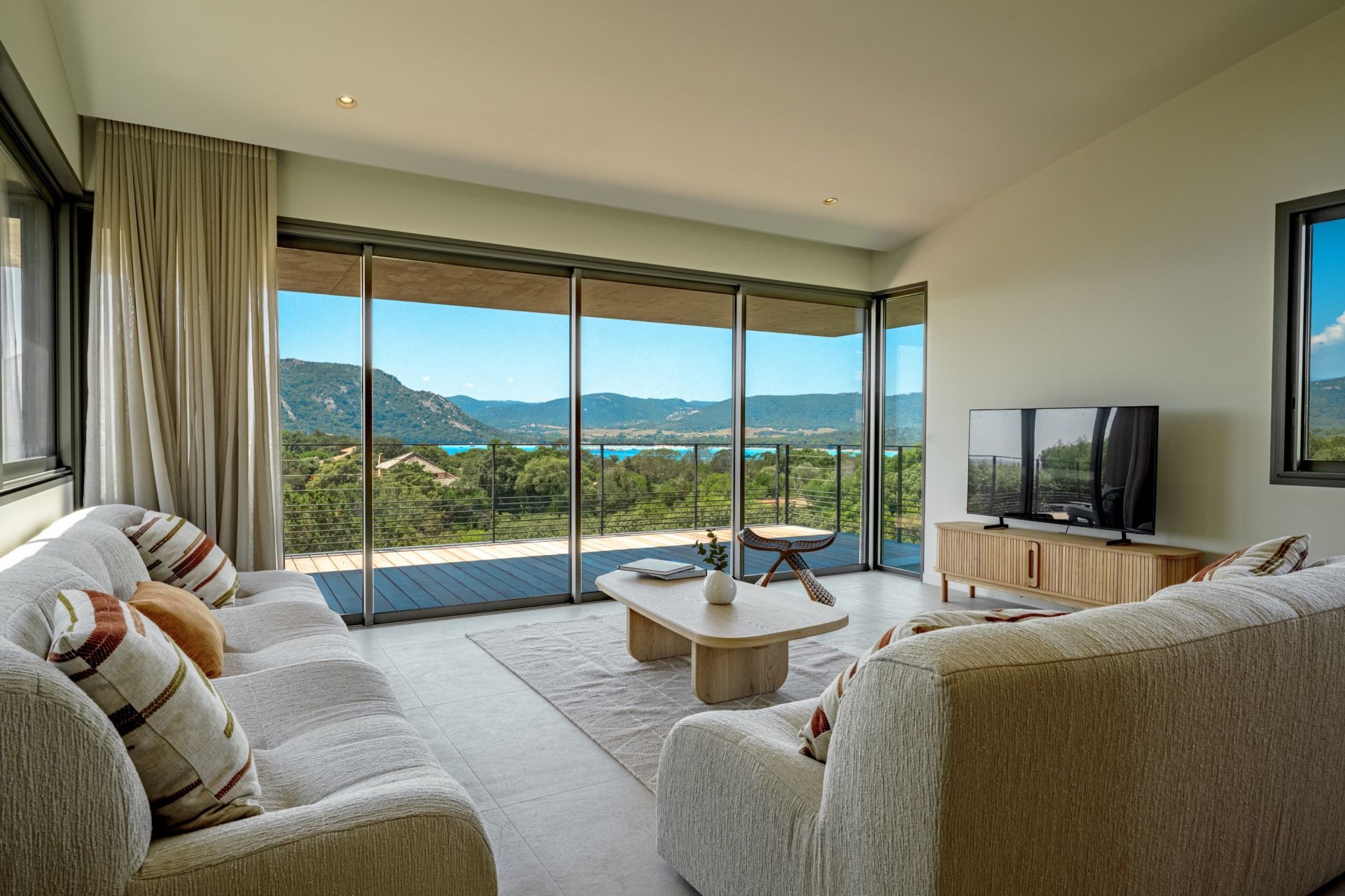 villa de luxe 6 Pièces en location saisonnière sur PORTO VECCHIO (20137)