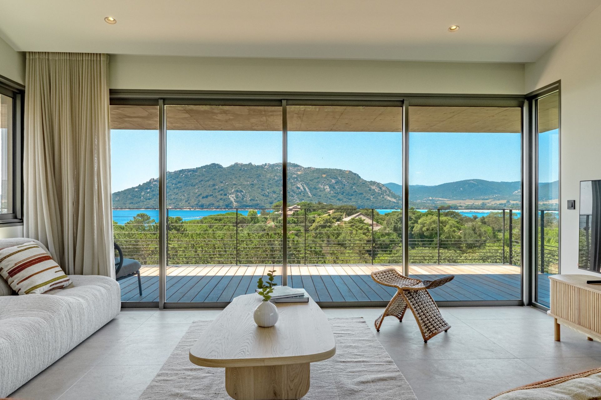 villa de luxe 6 Pièces en location saisonnière sur PORTO VECCHIO (20137)