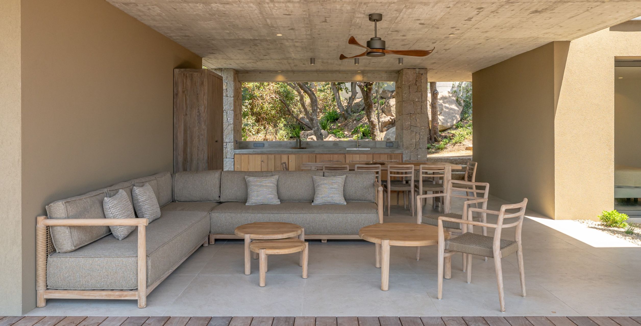 villa de luxe 6 Pièces en location saisonnière sur PORTO VECCHIO (20137)