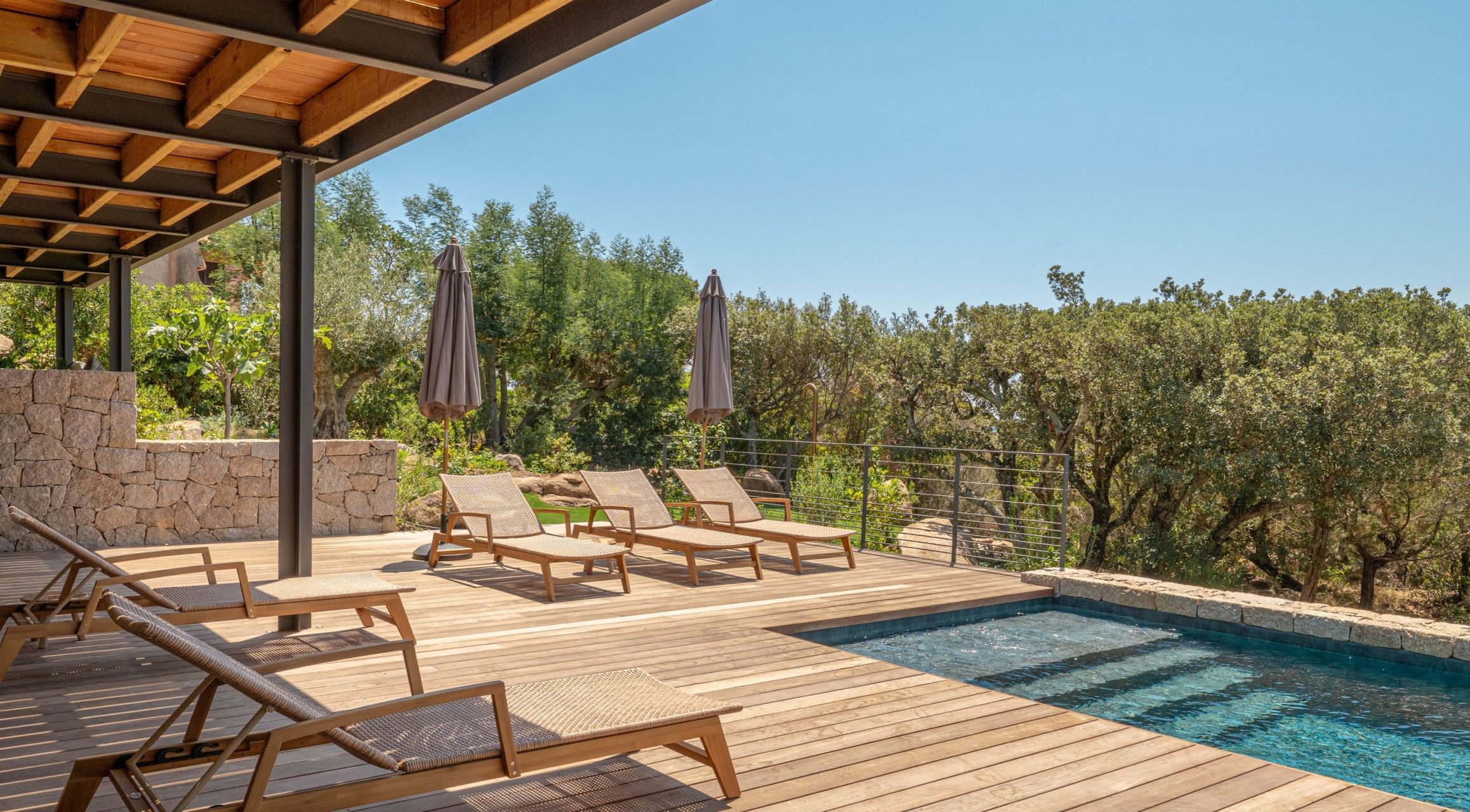 villa de luxe 6 Pièces en location saisonnière sur PORTO VECCHIO (20137)