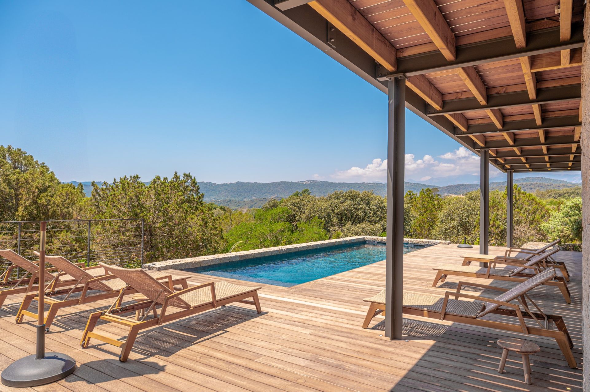 villa de luxe 6 Pièces en location saisonnière sur PORTO VECCHIO (20137)
