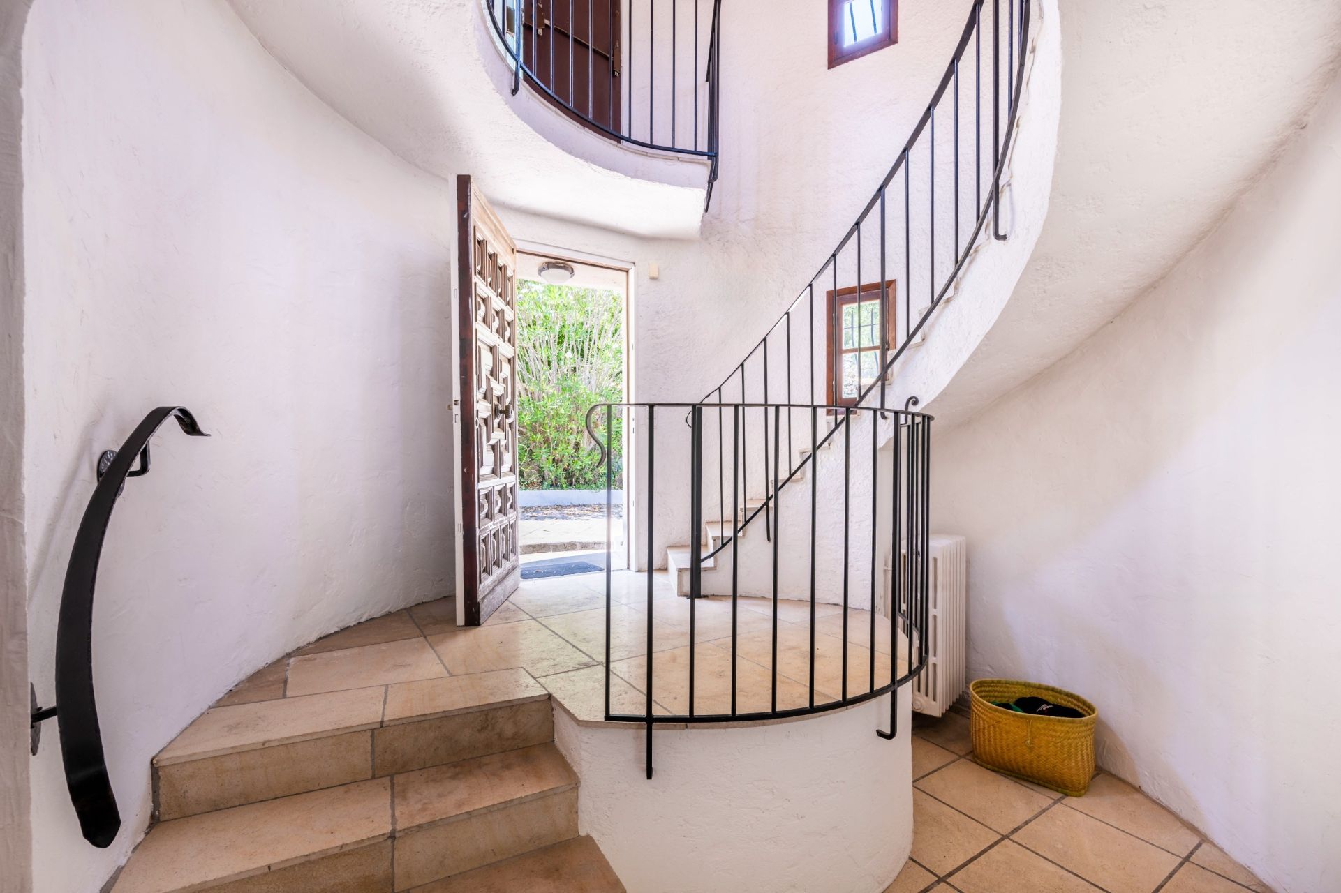 luxury villa 7 Rooms for sale on VALLAURIS (06220)