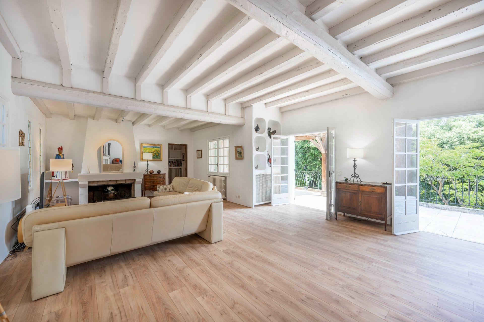 luxury villa 7 Rooms for sale on VALLAURIS (06220)