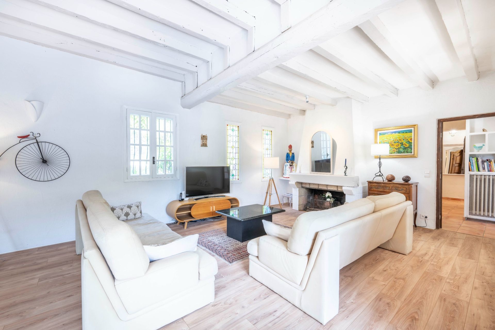 luxury villa 7 Rooms for sale on VALLAURIS (06220)