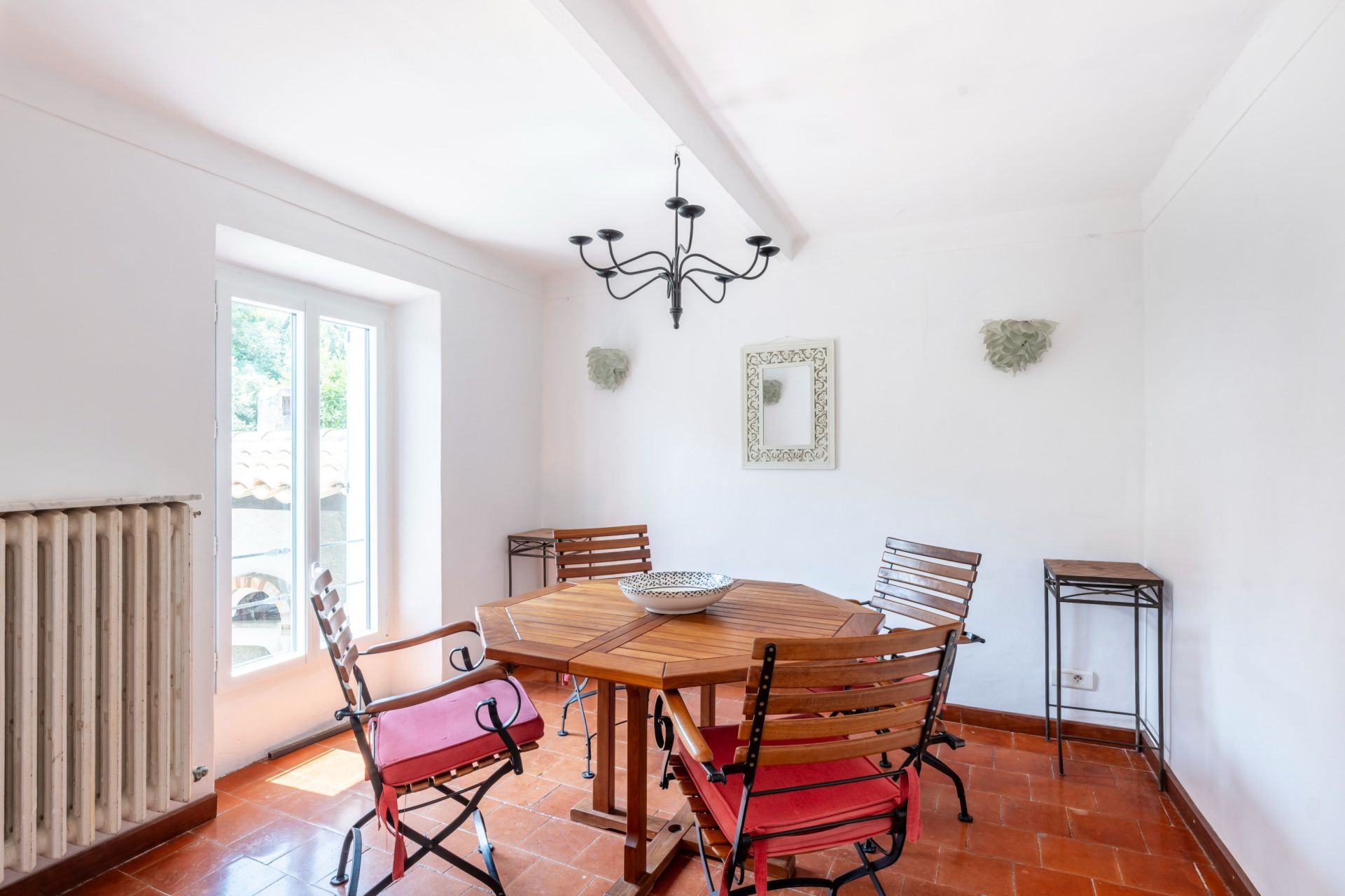 luxury villa 7 Rooms for sale on VALLAURIS (06220)