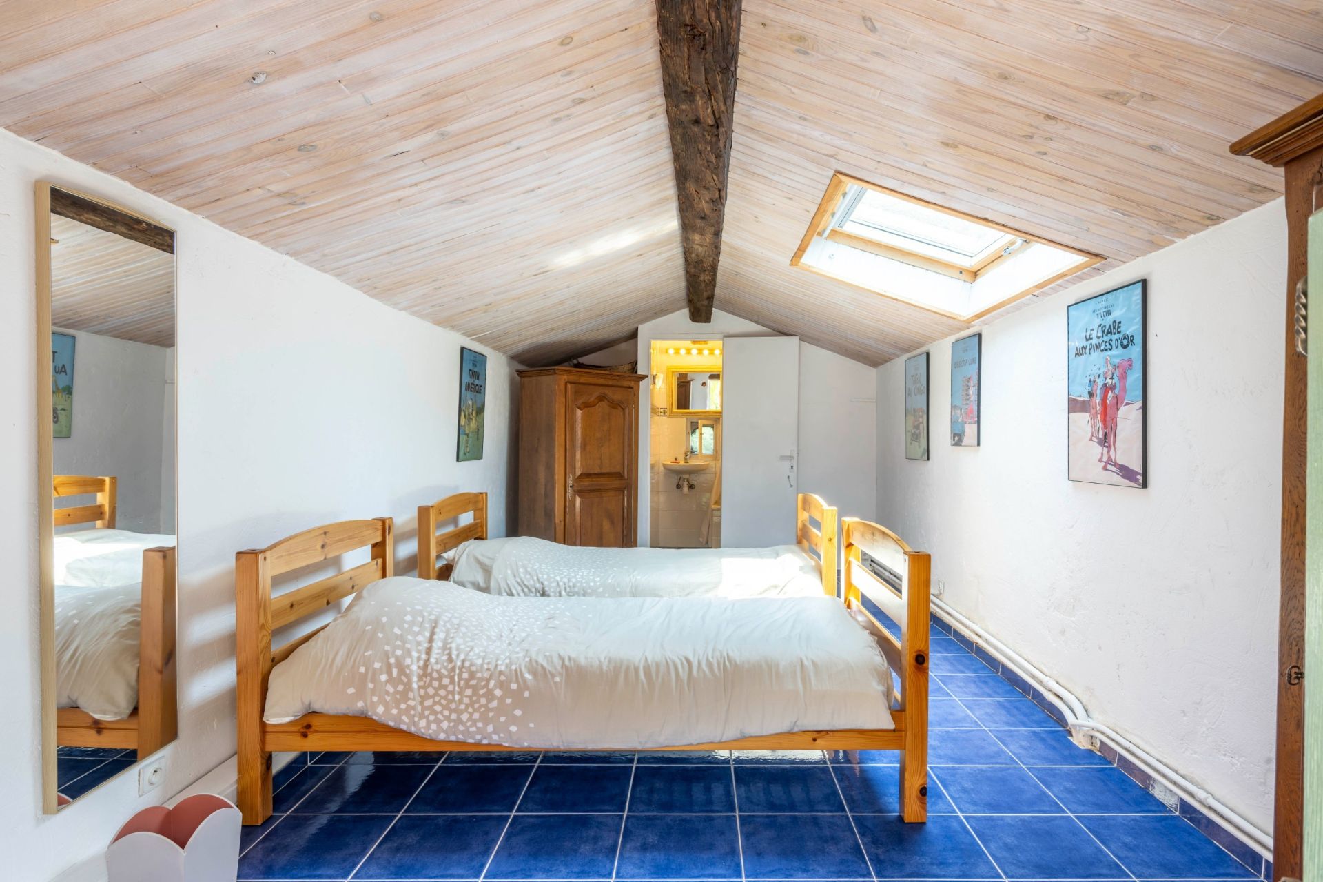 luxury villa 7 Rooms for sale on VALLAURIS (06220)