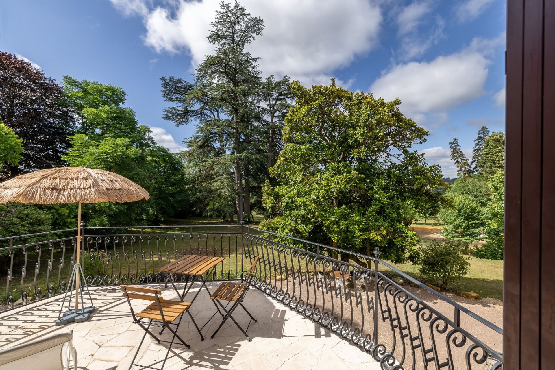 castle 14 Rooms for sale on BRANTOME (24310)