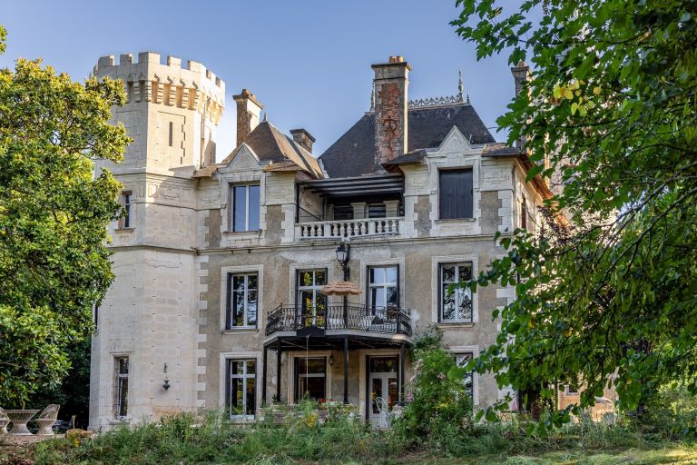 castle 14 Rooms for sale on BRANTOME (24310)