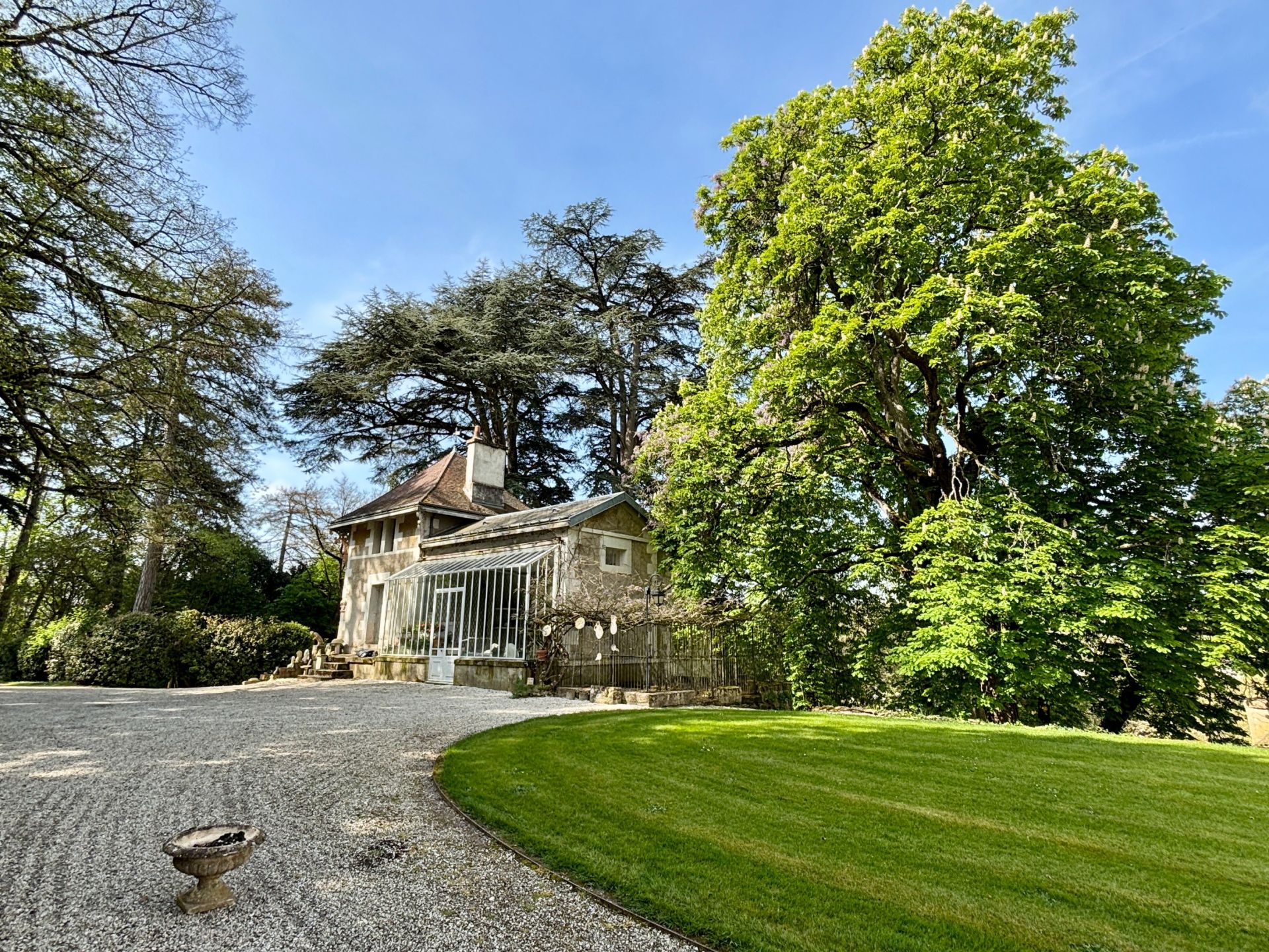 castle 15 Rooms for sale on LOCHES (37600)