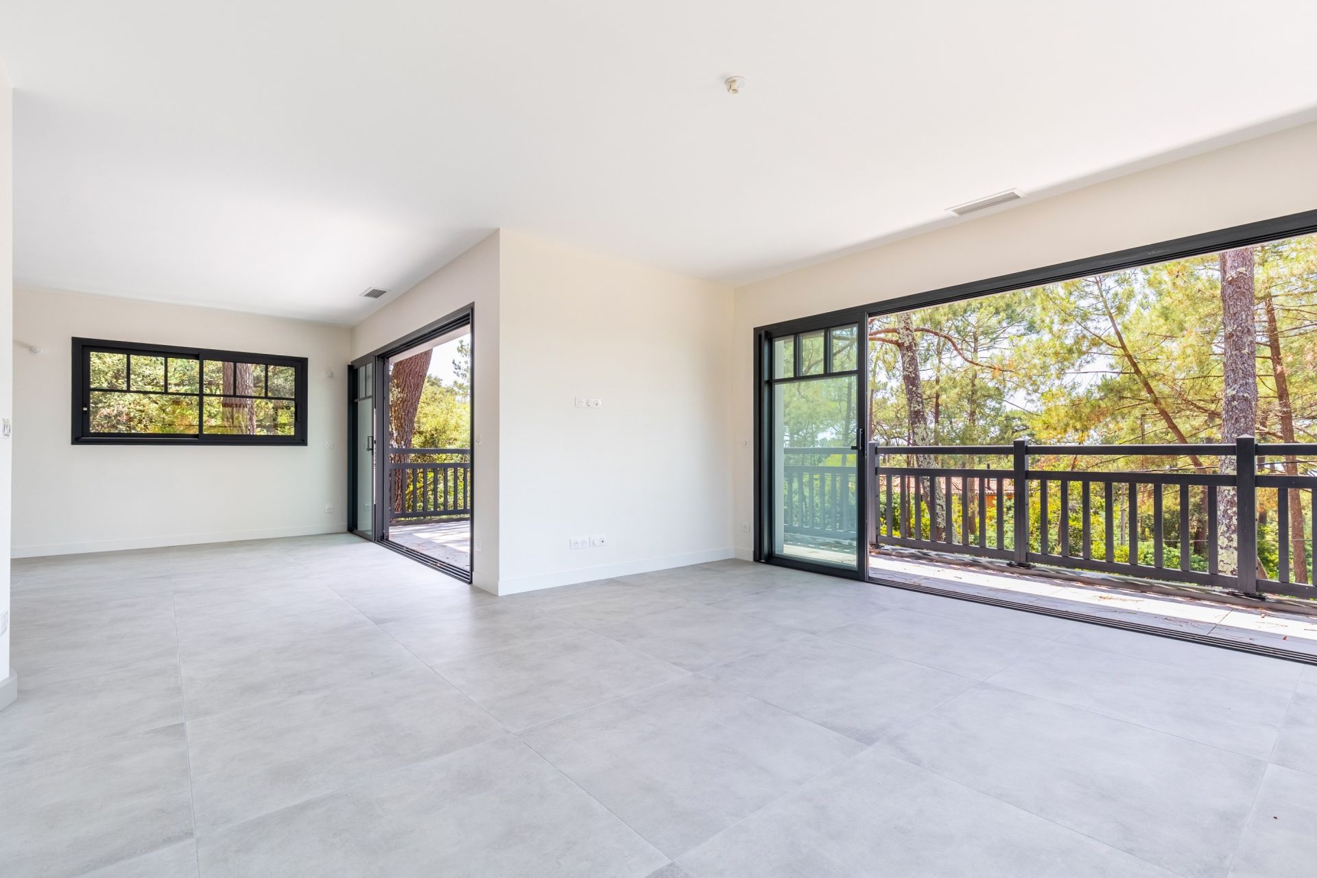 luxury house 9 Rooms for sale on PYLA SUR MER (33115)