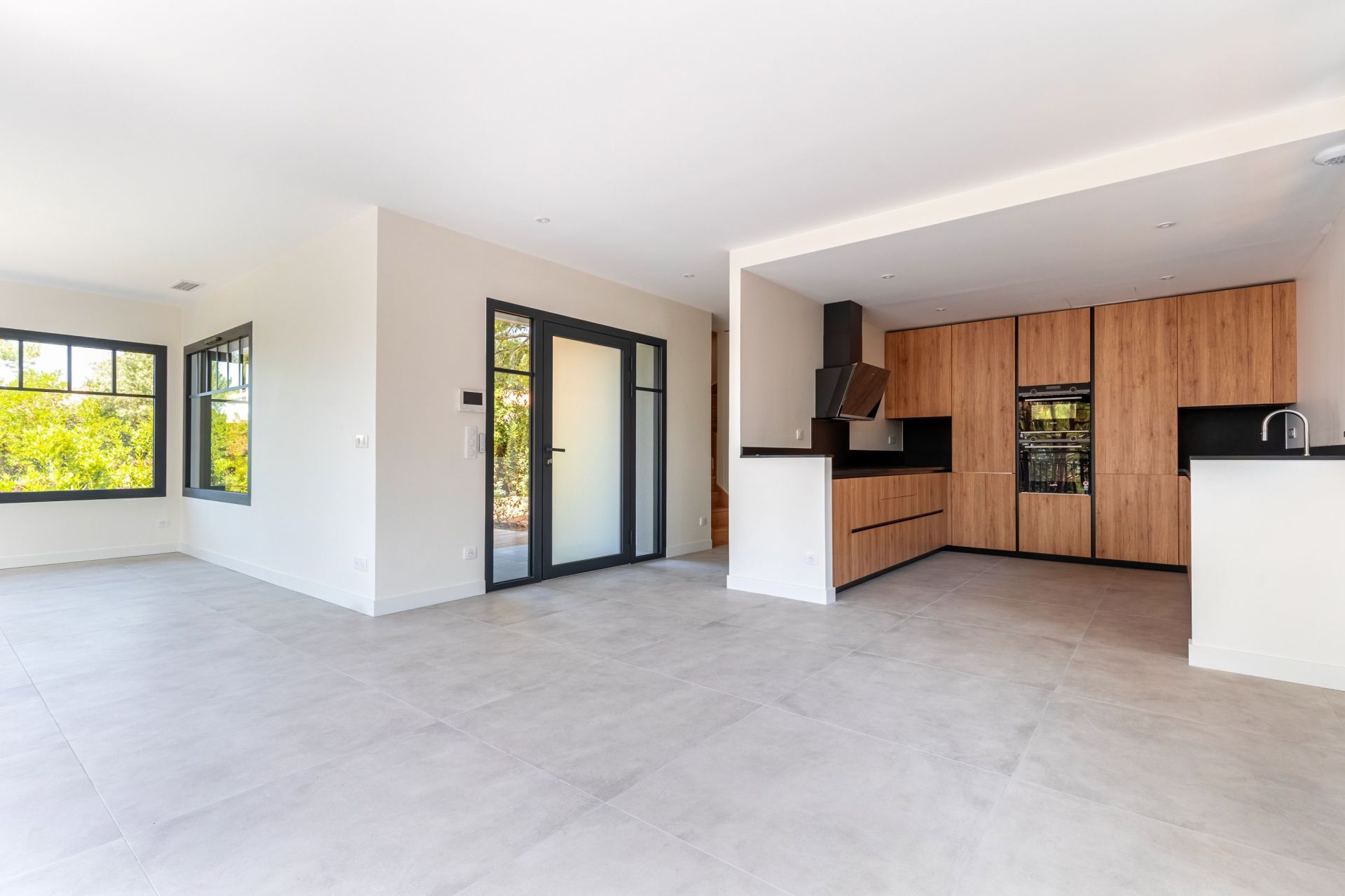 luxury house 9 Rooms for sale on PYLA SUR MER (33115)