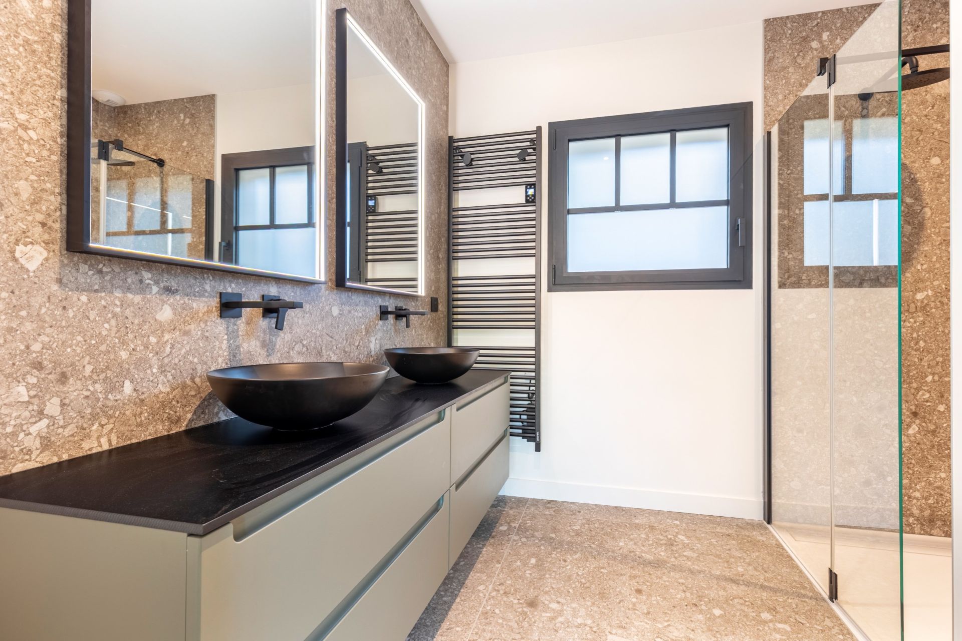 luxury house 9 Rooms for sale on PYLA SUR MER (33115)
