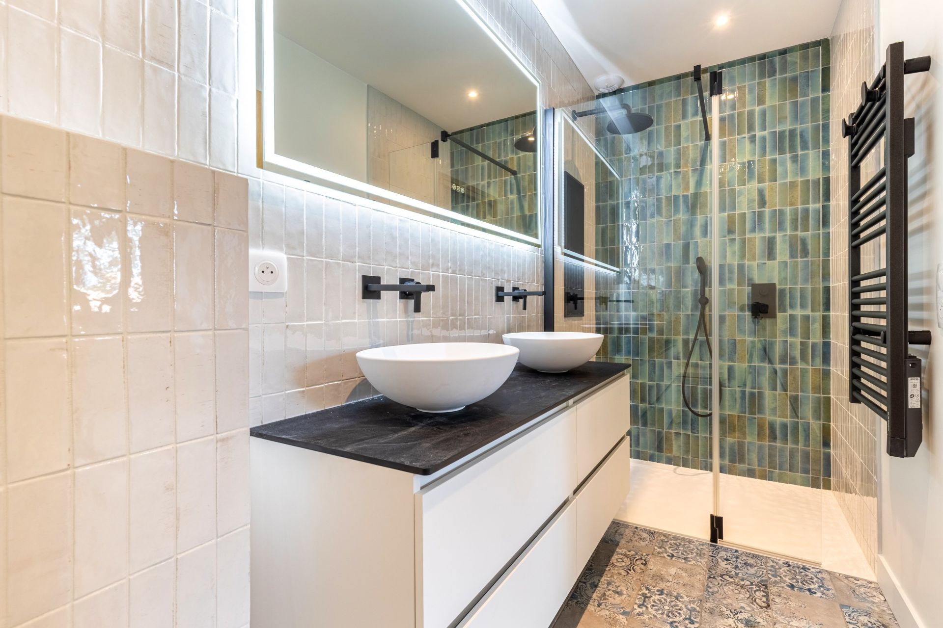 luxury house 9 Rooms for sale on PYLA SUR MER (33115)