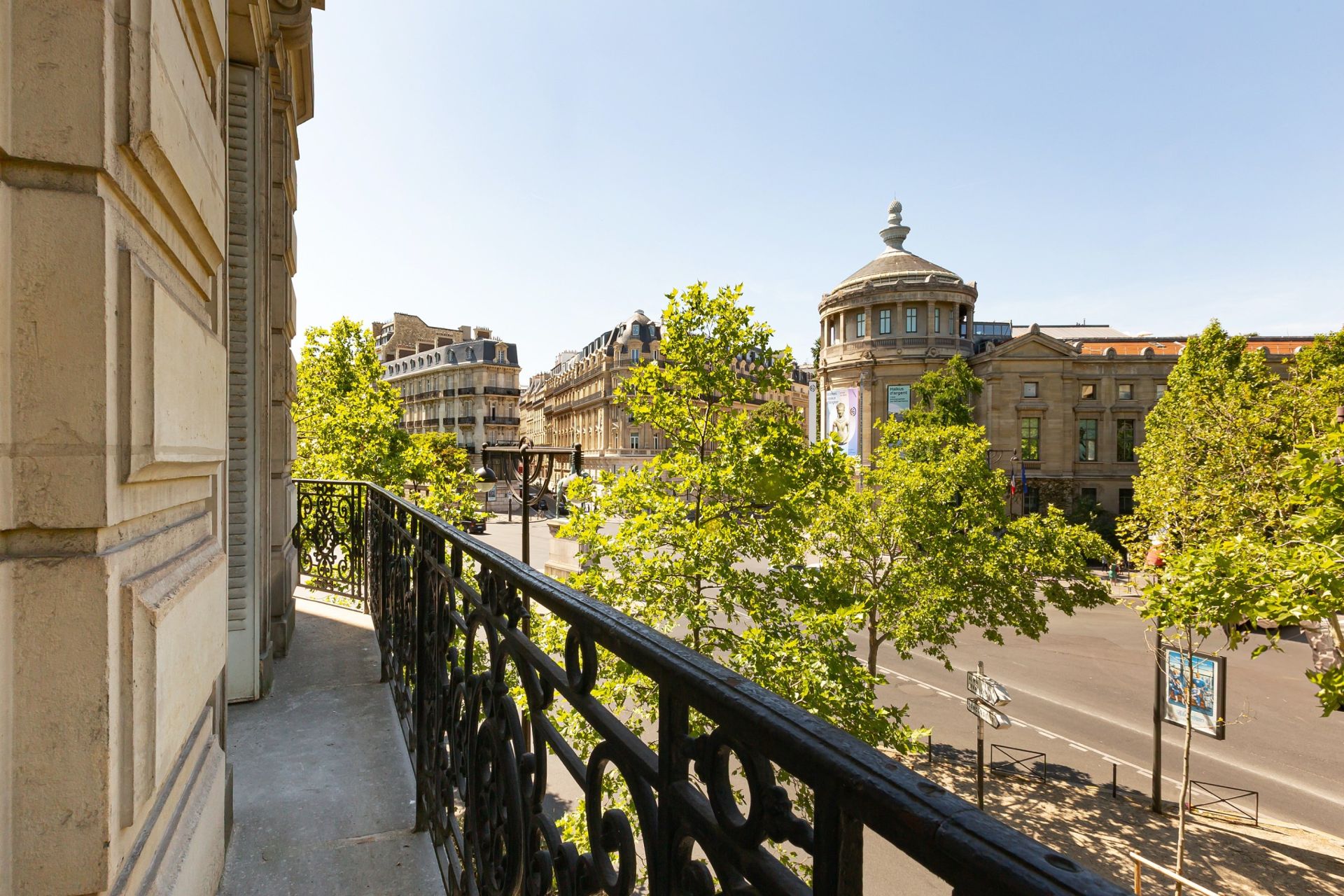 luxury apartment 5 Rooms for sale on PARIS (75016)