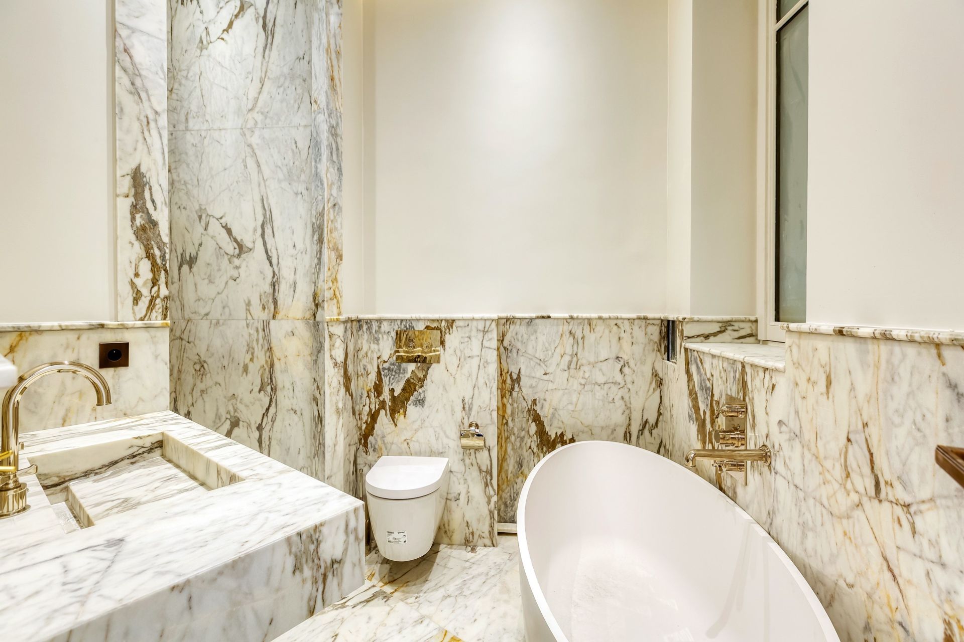 luxury apartment 5 Rooms for sale on PARIS (75016)