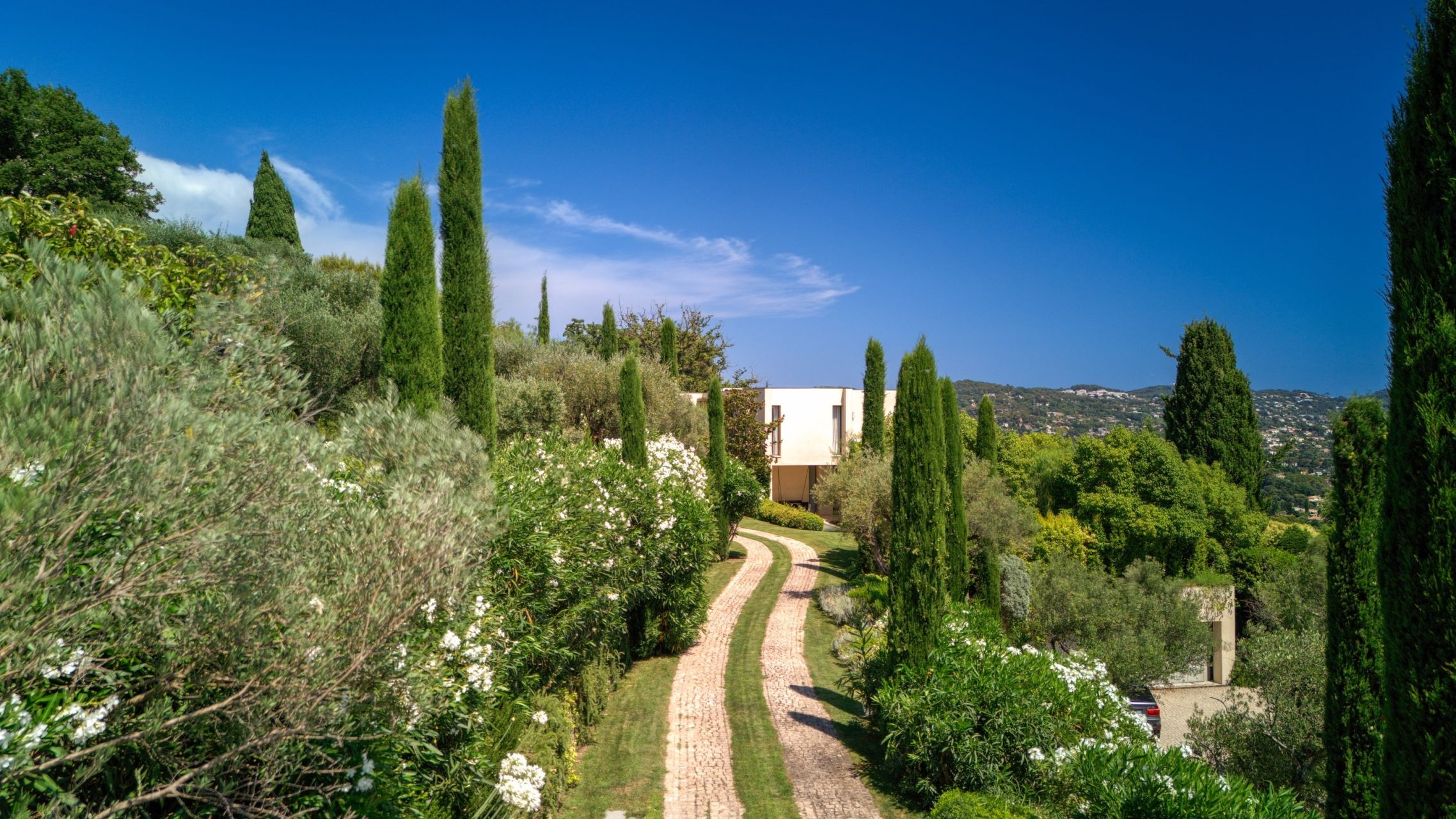 luxury villa 17 Rooms for sale on MOUGINS (06250)