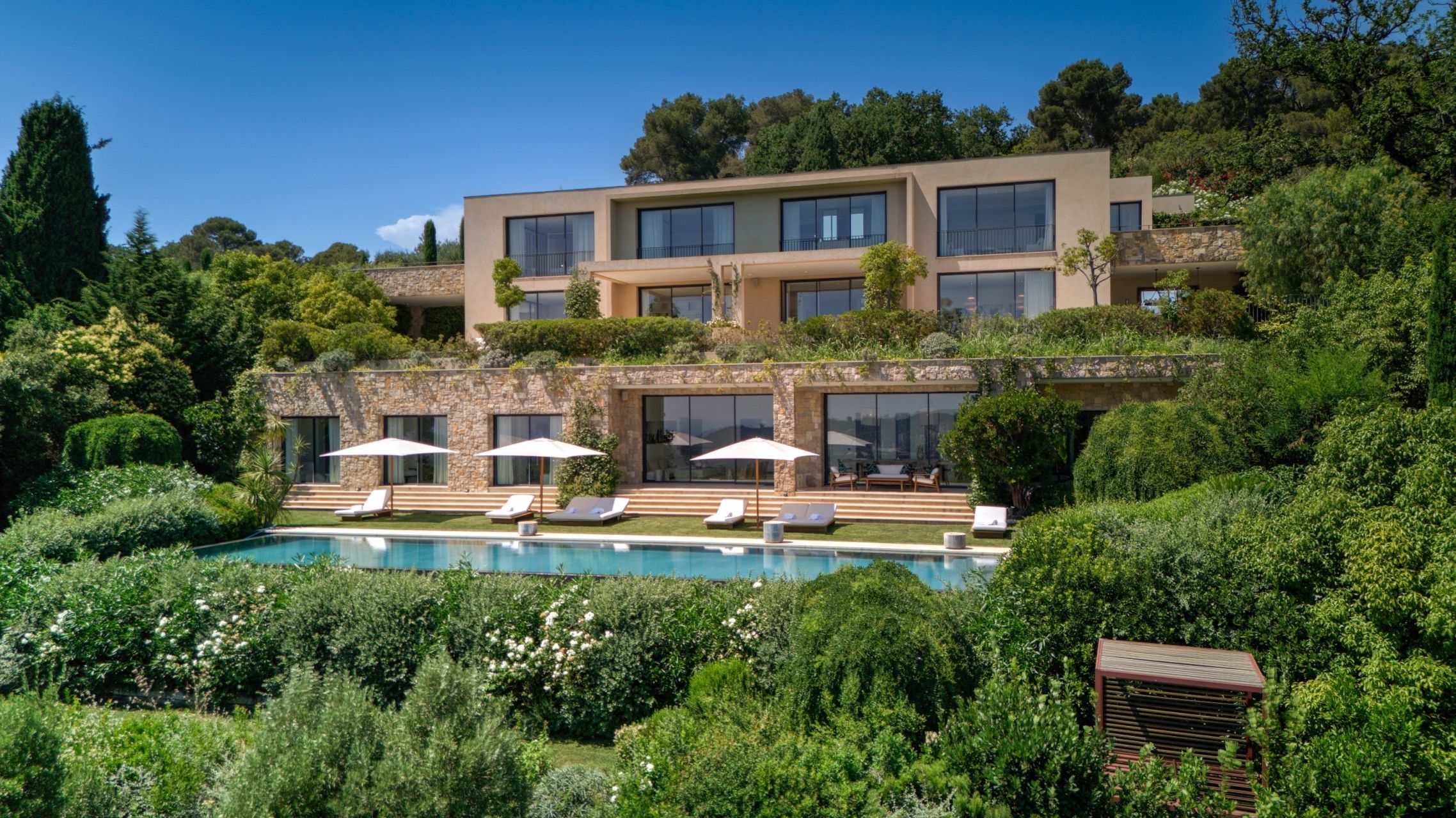 luxury villa 17 Rooms for sale on MOUGINS (06250)