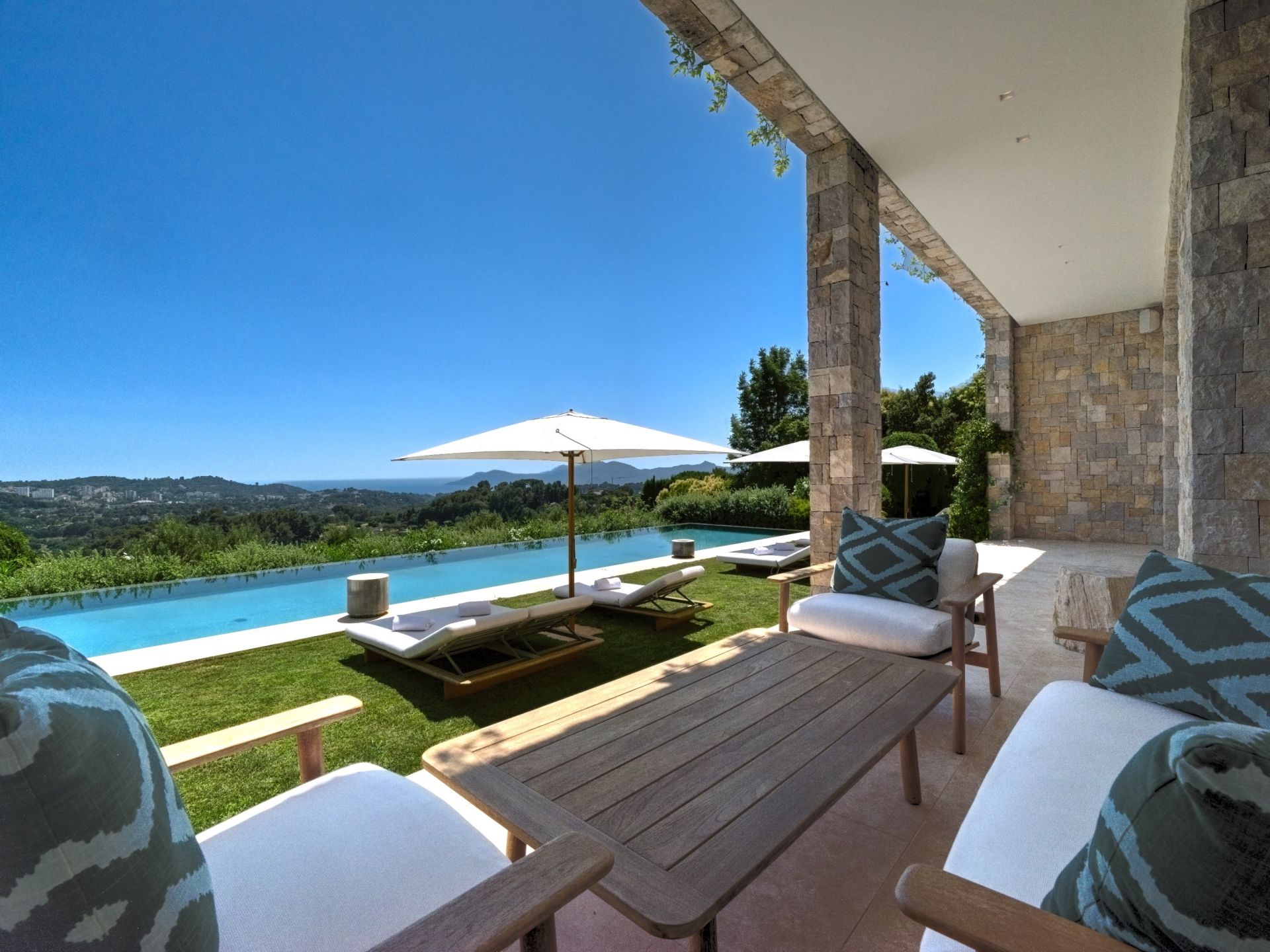 luxury villa 17 Rooms for sale on MOUGINS (06250)