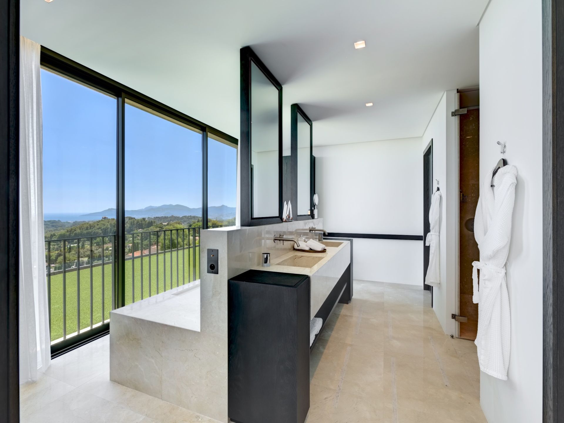 luxury villa 17 Rooms for sale on MOUGINS (06250)