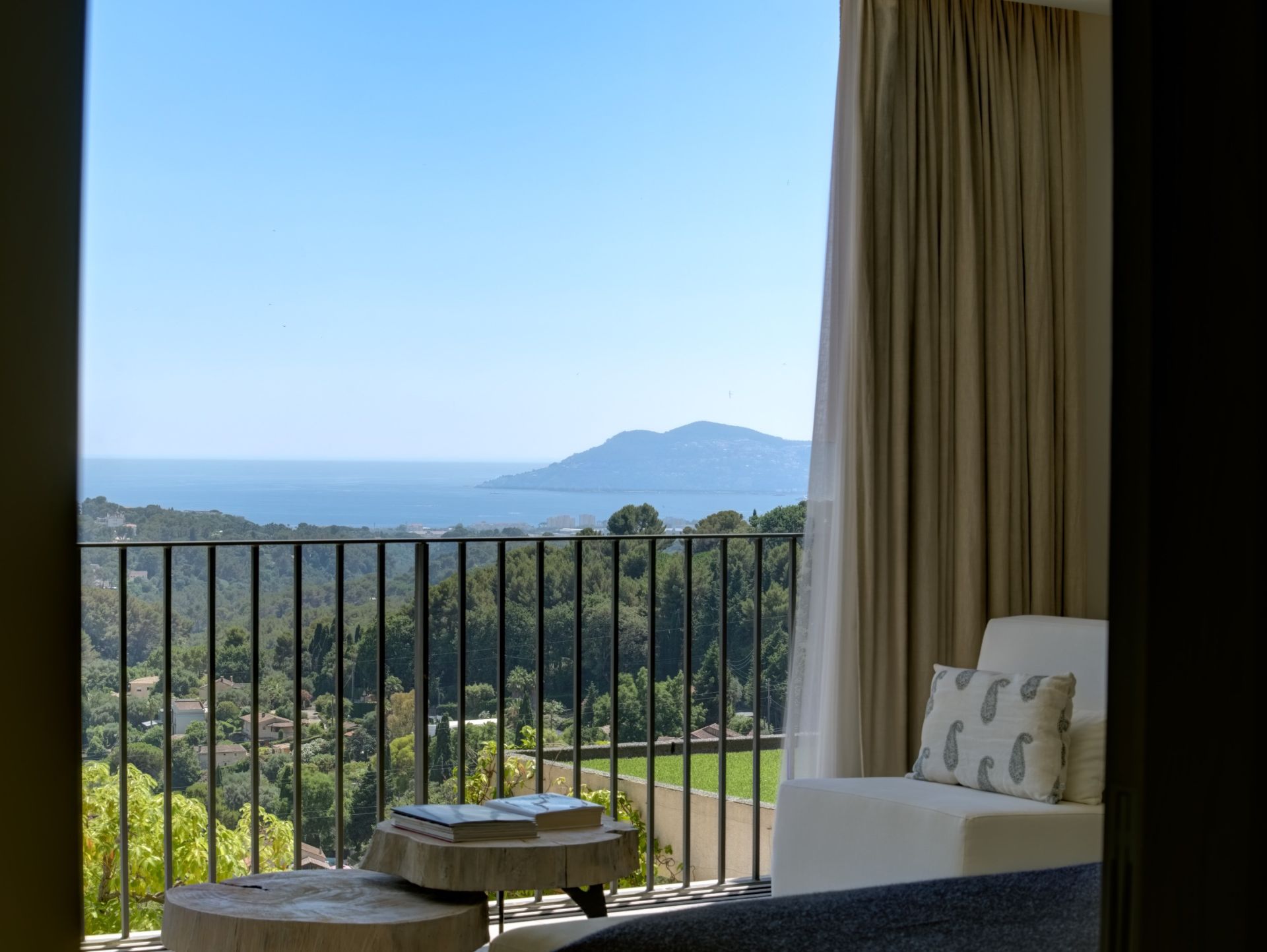 luxury villa 17 Rooms for sale on MOUGINS (06250)