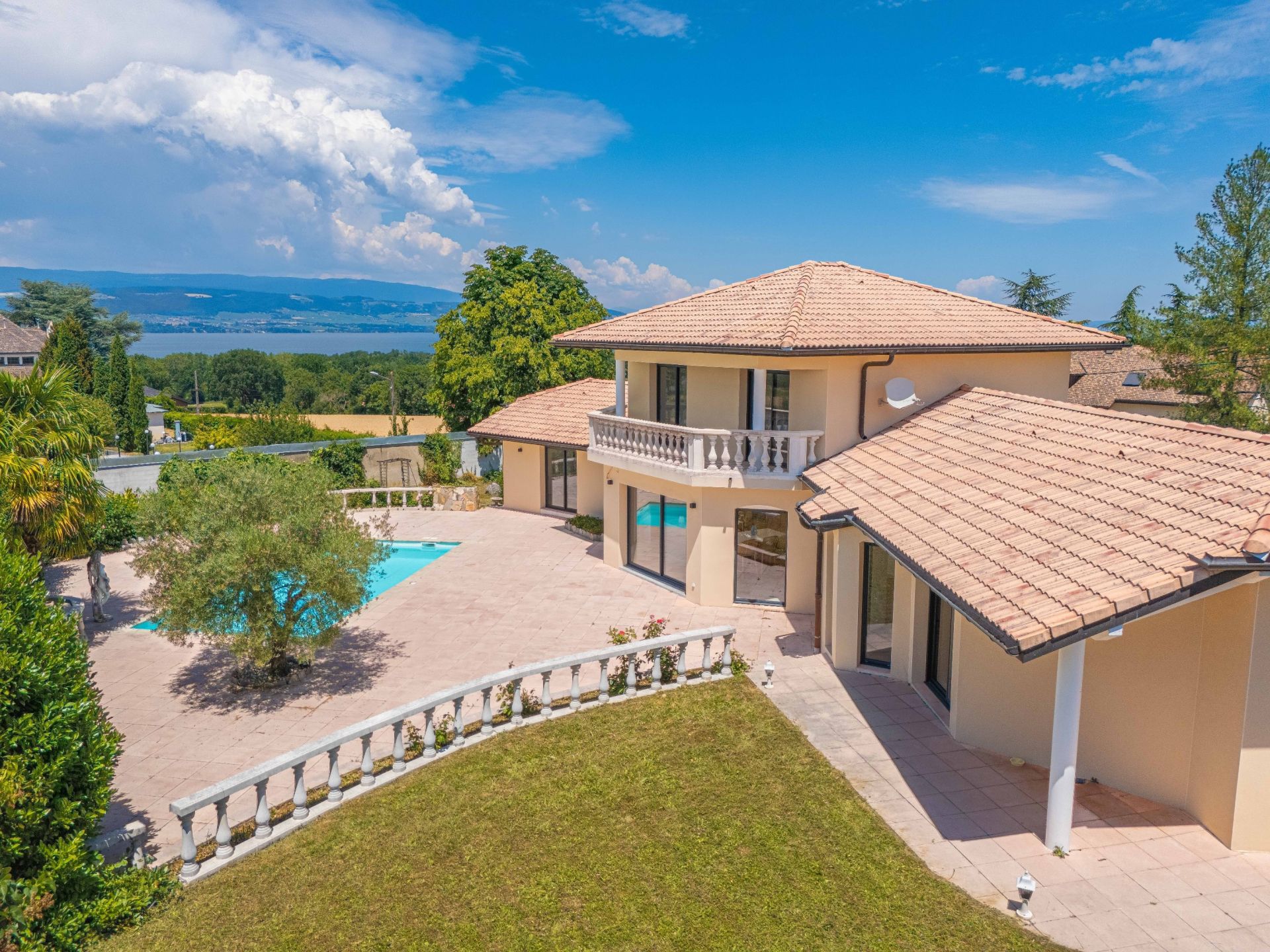 luxury house 6 Rooms for sale on MESSERY (74140)