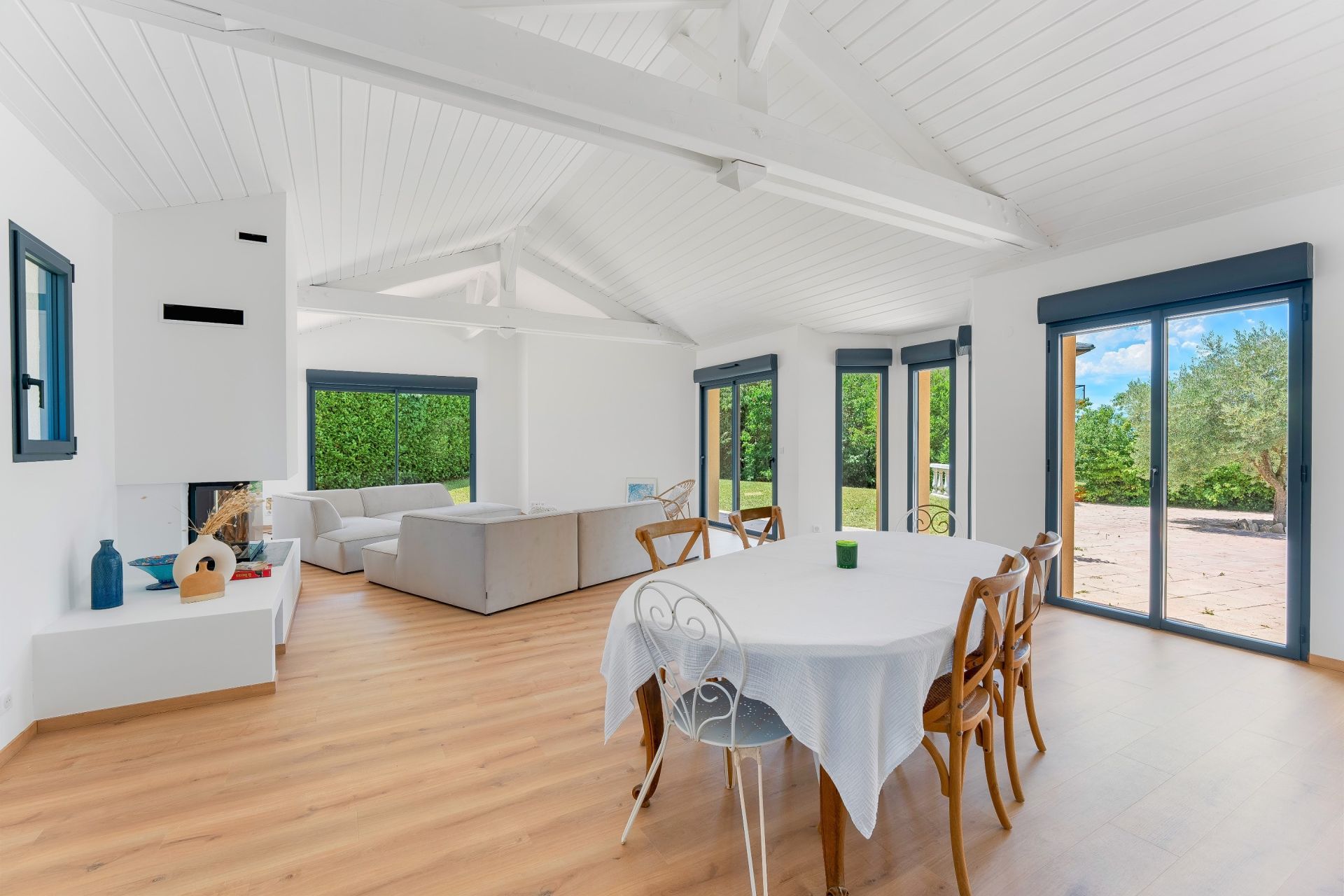 luxury house 6 Rooms for sale on MESSERY (74140)