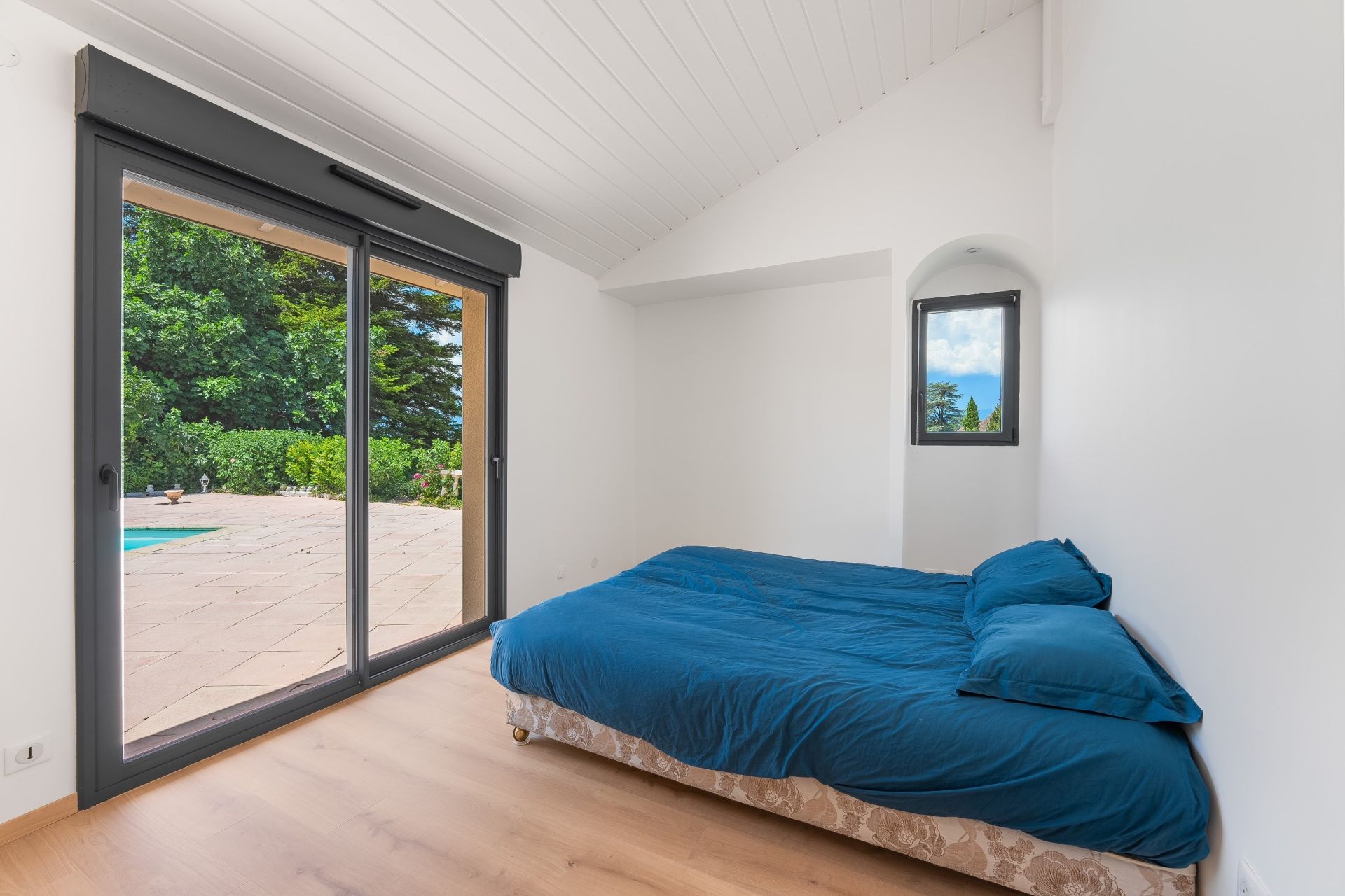 luxury house 6 Rooms for sale on MESSERY (74140)
