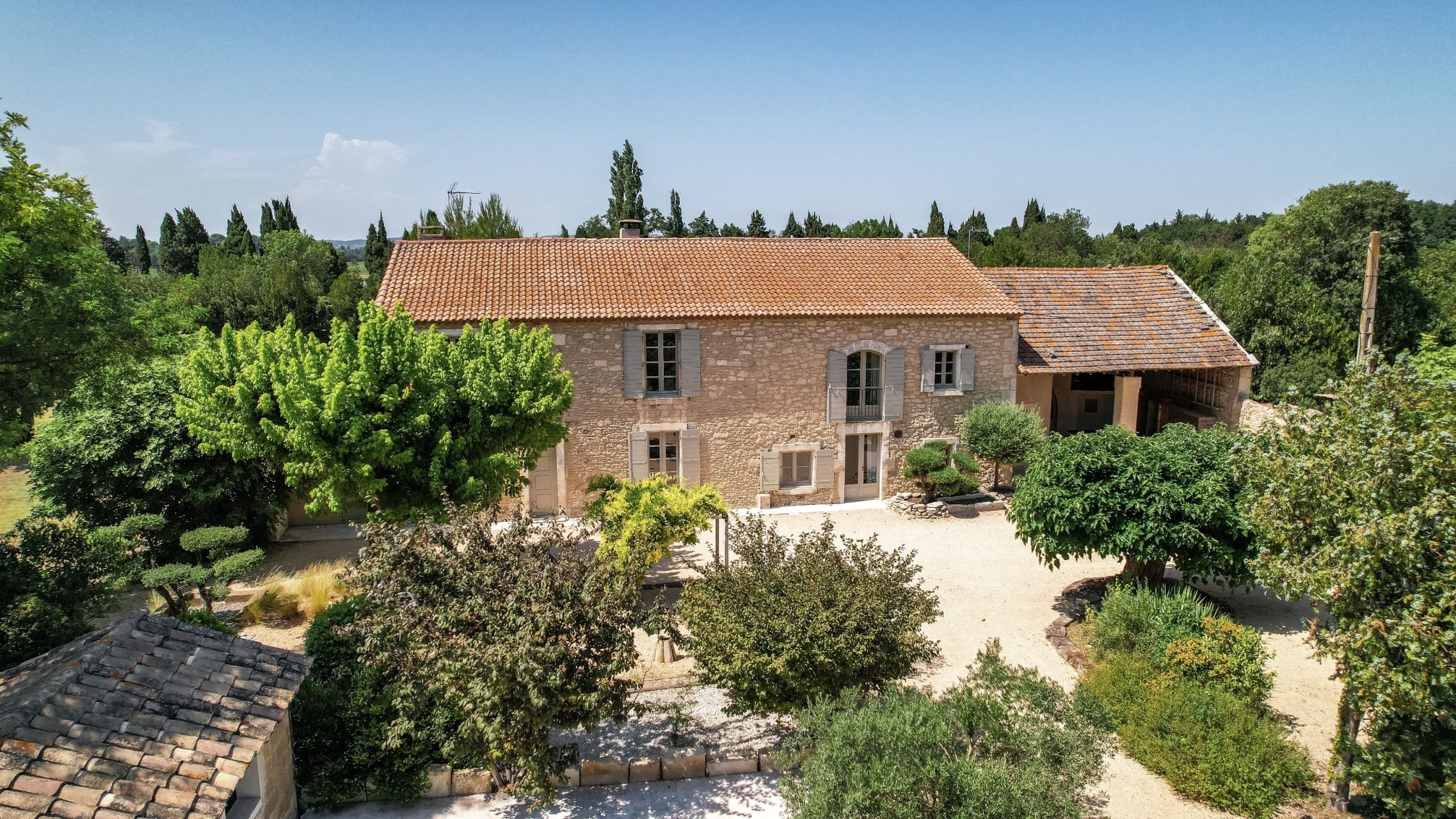 mas 14 Rooms for sale on ST ETIENNE DU GRES (13103)