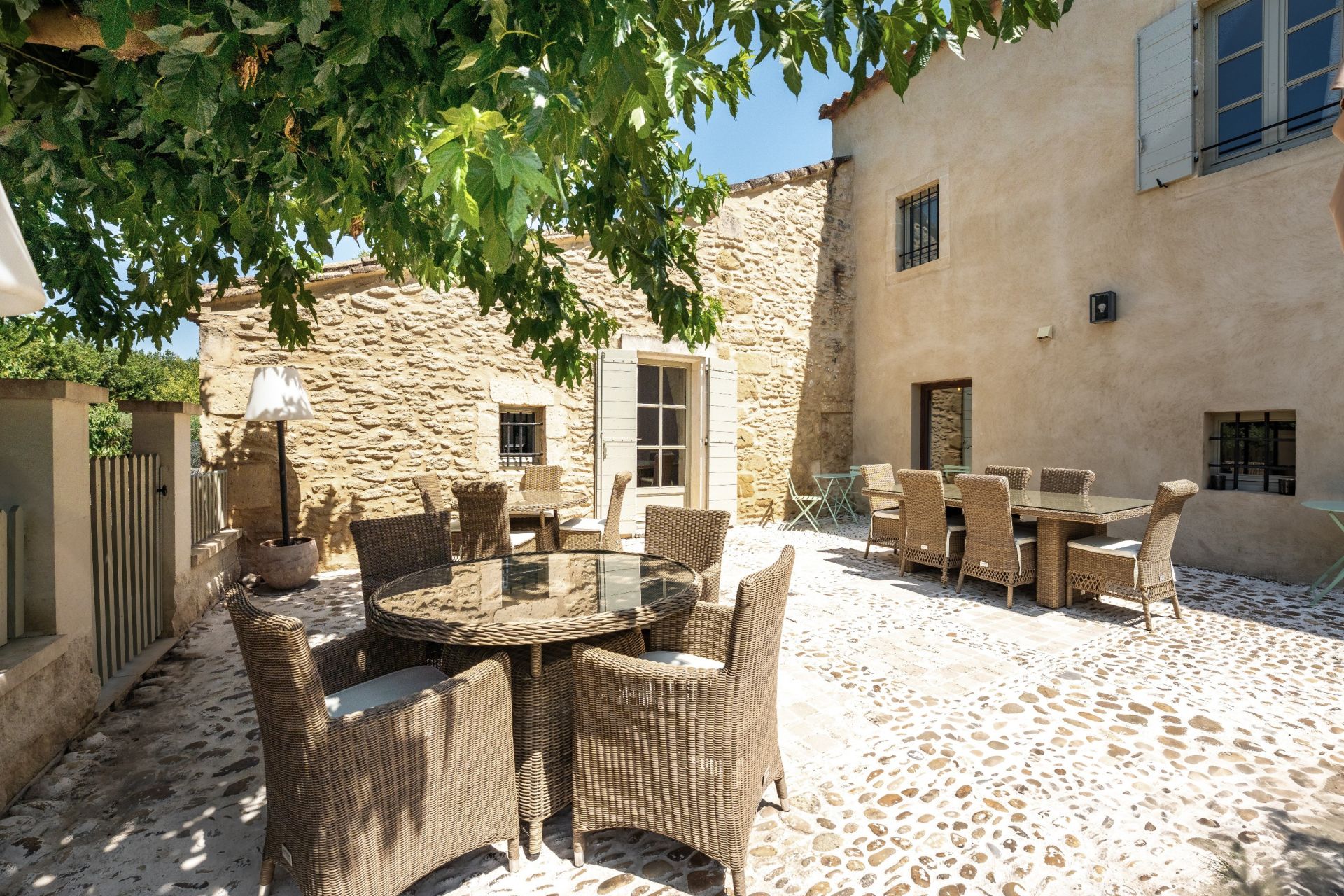 mas 14 Rooms for sale on ST ETIENNE DU GRES (13103)