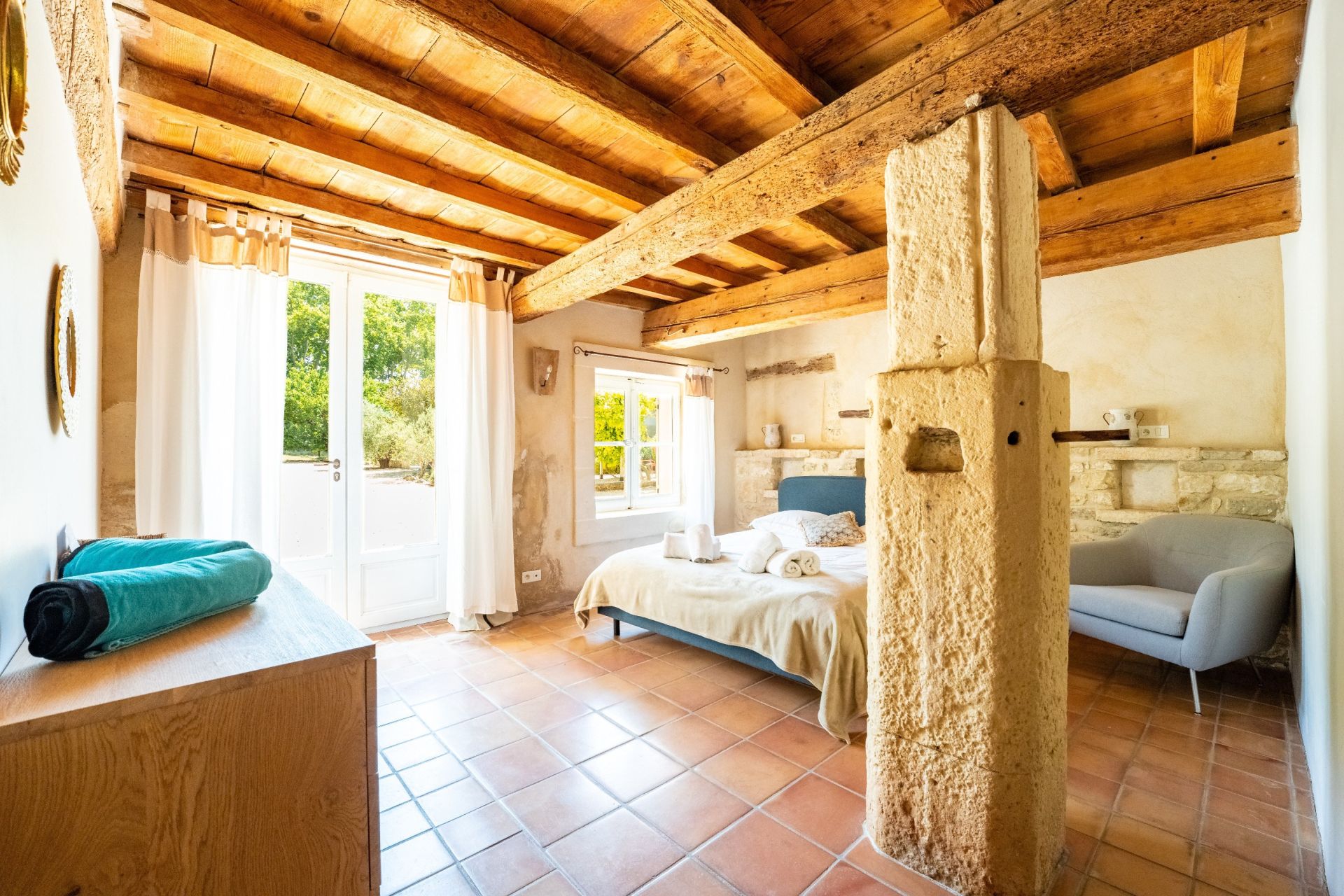 mas 14 Rooms for sale on ST ETIENNE DU GRES (13103)