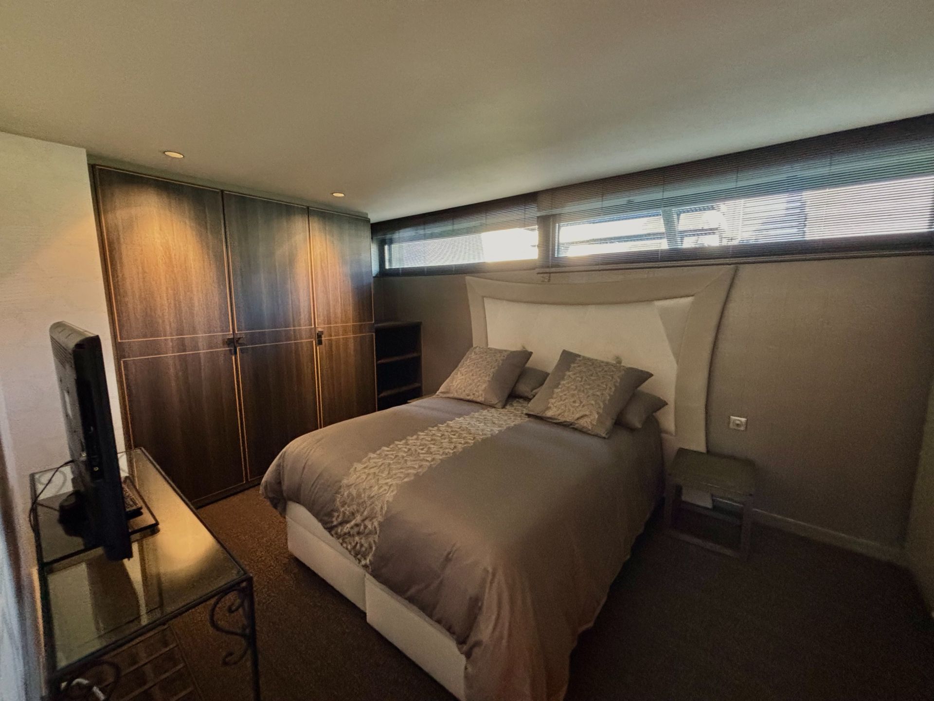 luxury house 7 Rooms for sale on VILLERS SUR MER (14640)