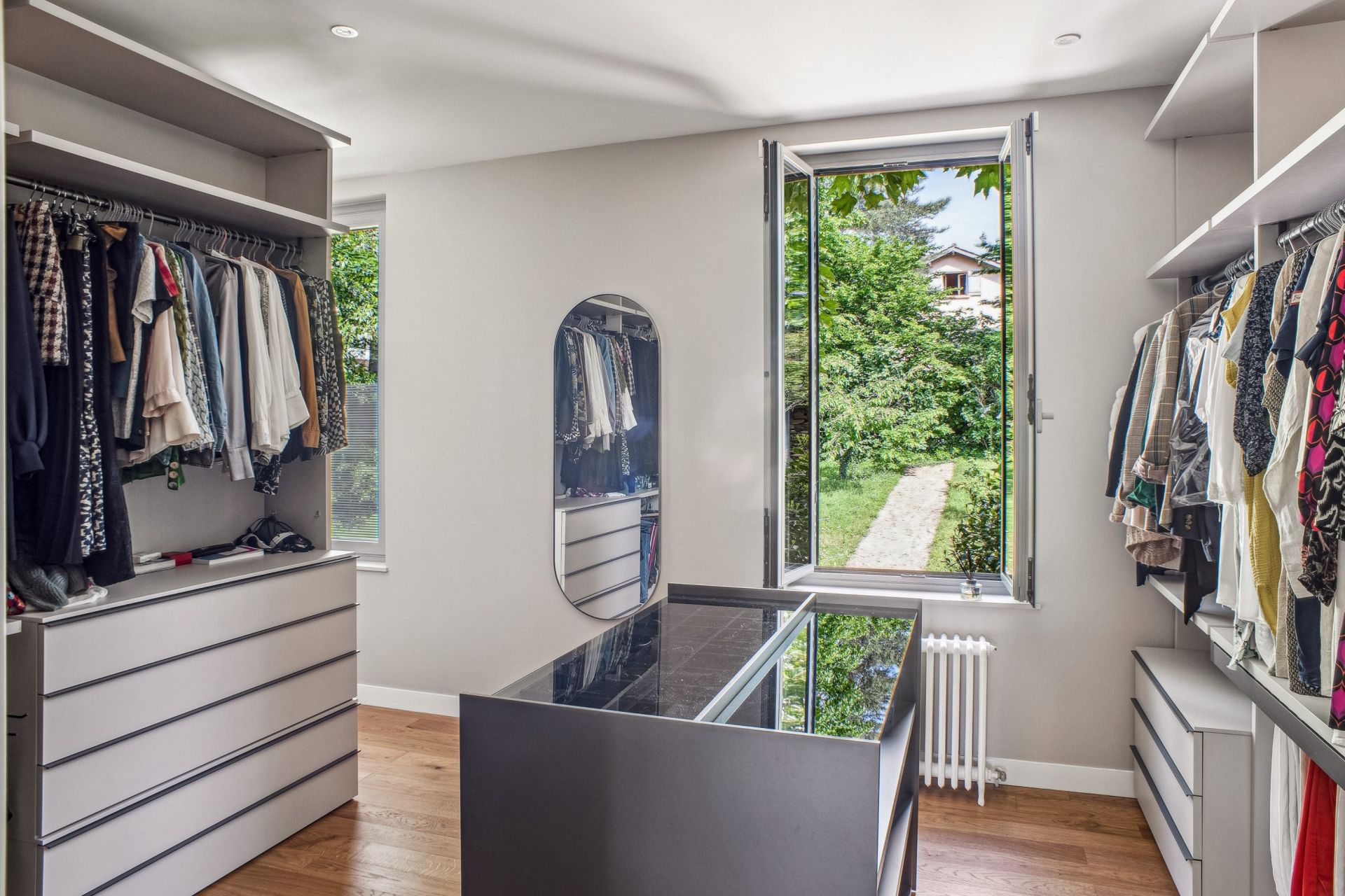 luxury house 8 Rooms for sale on ECULLY (69130)