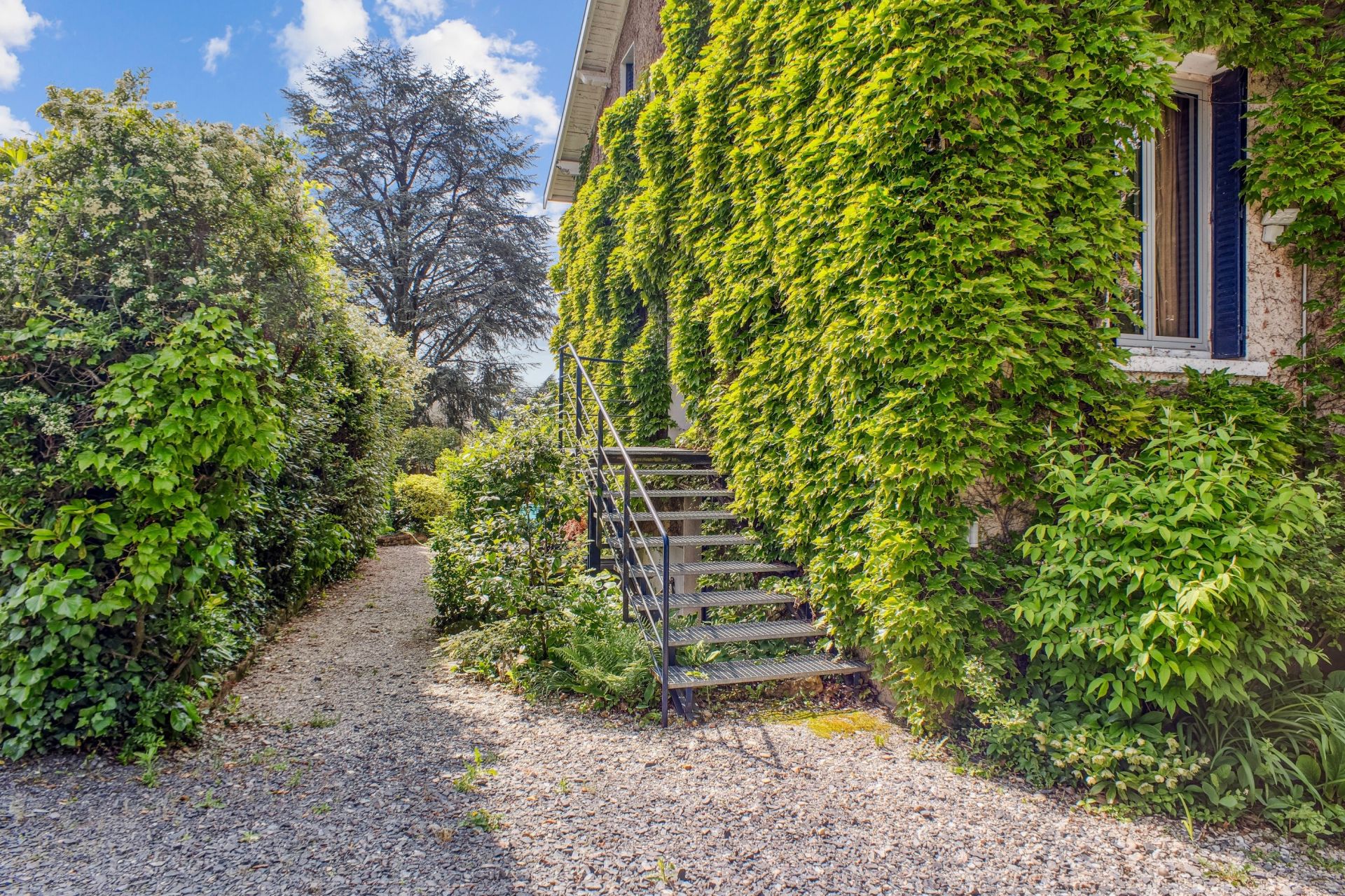 luxury house 8 Rooms for sale on ECULLY (69130)