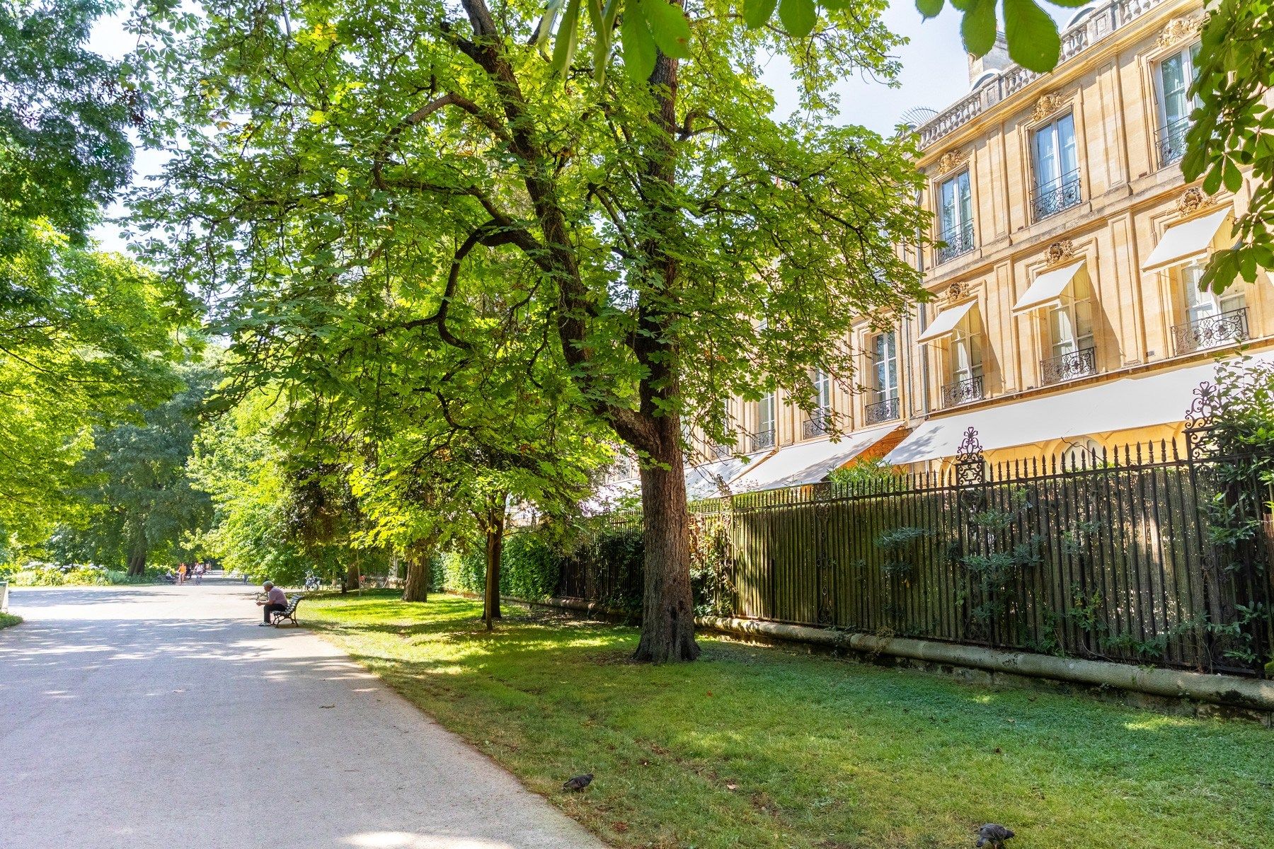 luxury apartment 4 Rooms for sale on BORDEAUX (33000)