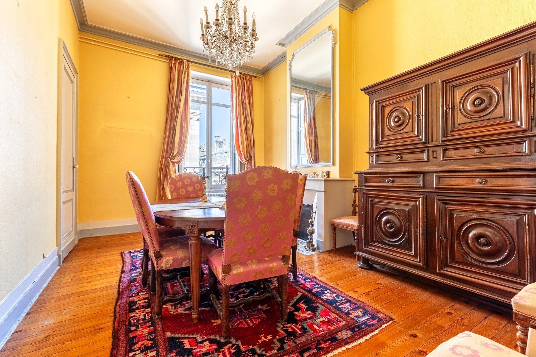 luxury apartment 4 Rooms for sale on BORDEAUX (33000)