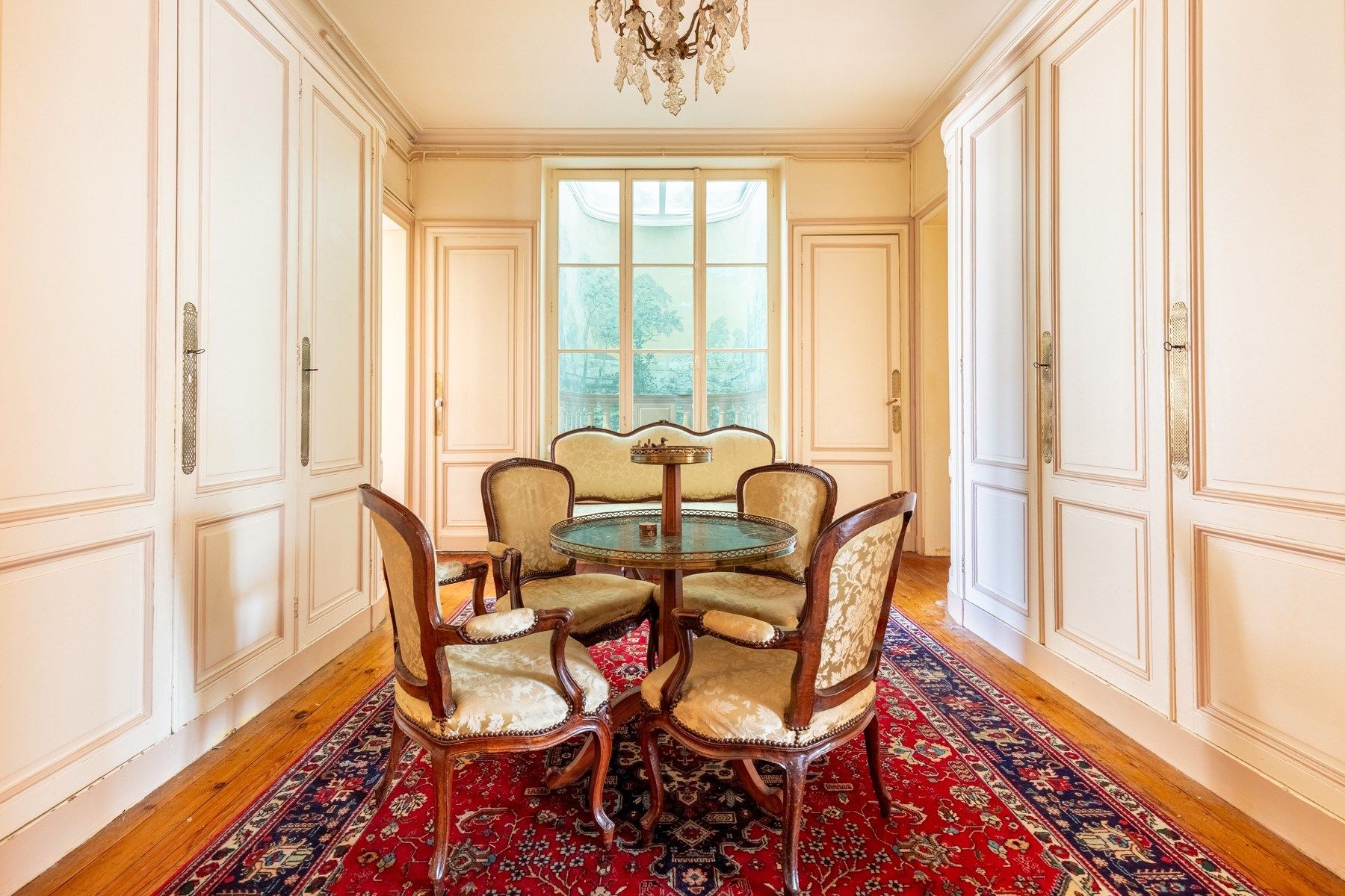 luxury apartment 4 Rooms for sale on BORDEAUX (33000)