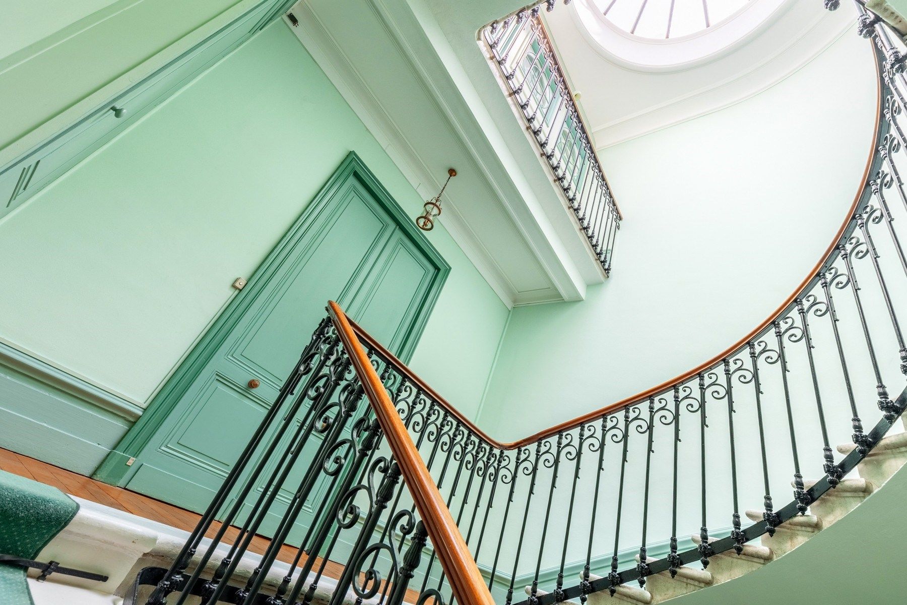 luxury apartment 4 Rooms for sale on BORDEAUX (33000)