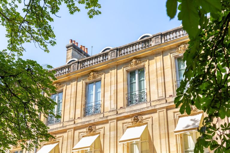luxury apartment 4 Rooms for sale on BORDEAUX (33000)