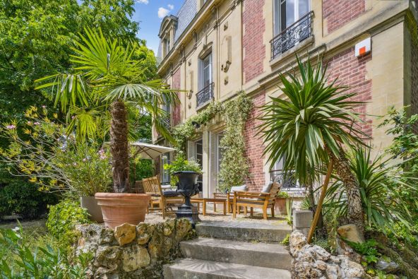 Sale Luxury house Le Vésinet 8 Rooms 354 m²