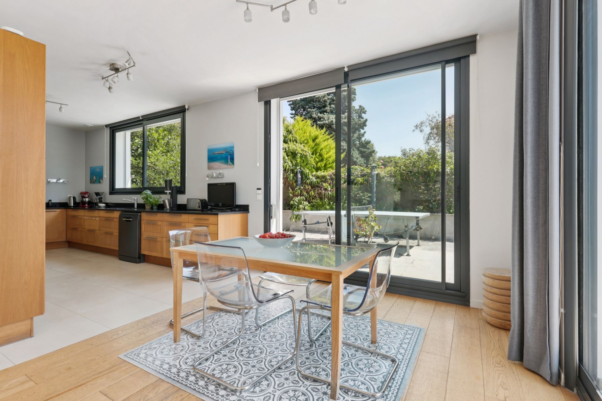 luxury house 9 Rooms for sale on ST CLOUD (92210)