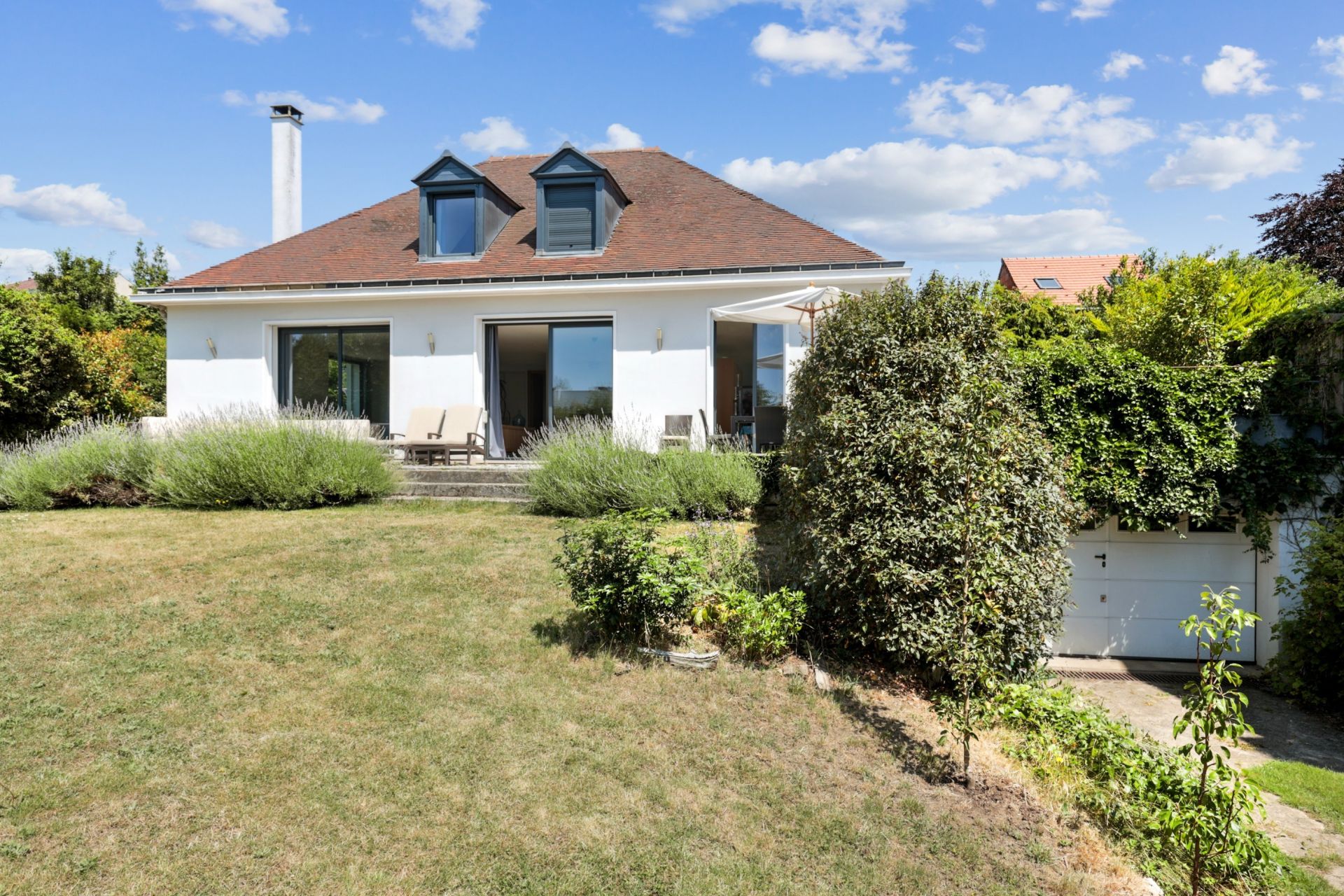 luxury house 9 Rooms for sale on ST CLOUD (92210)